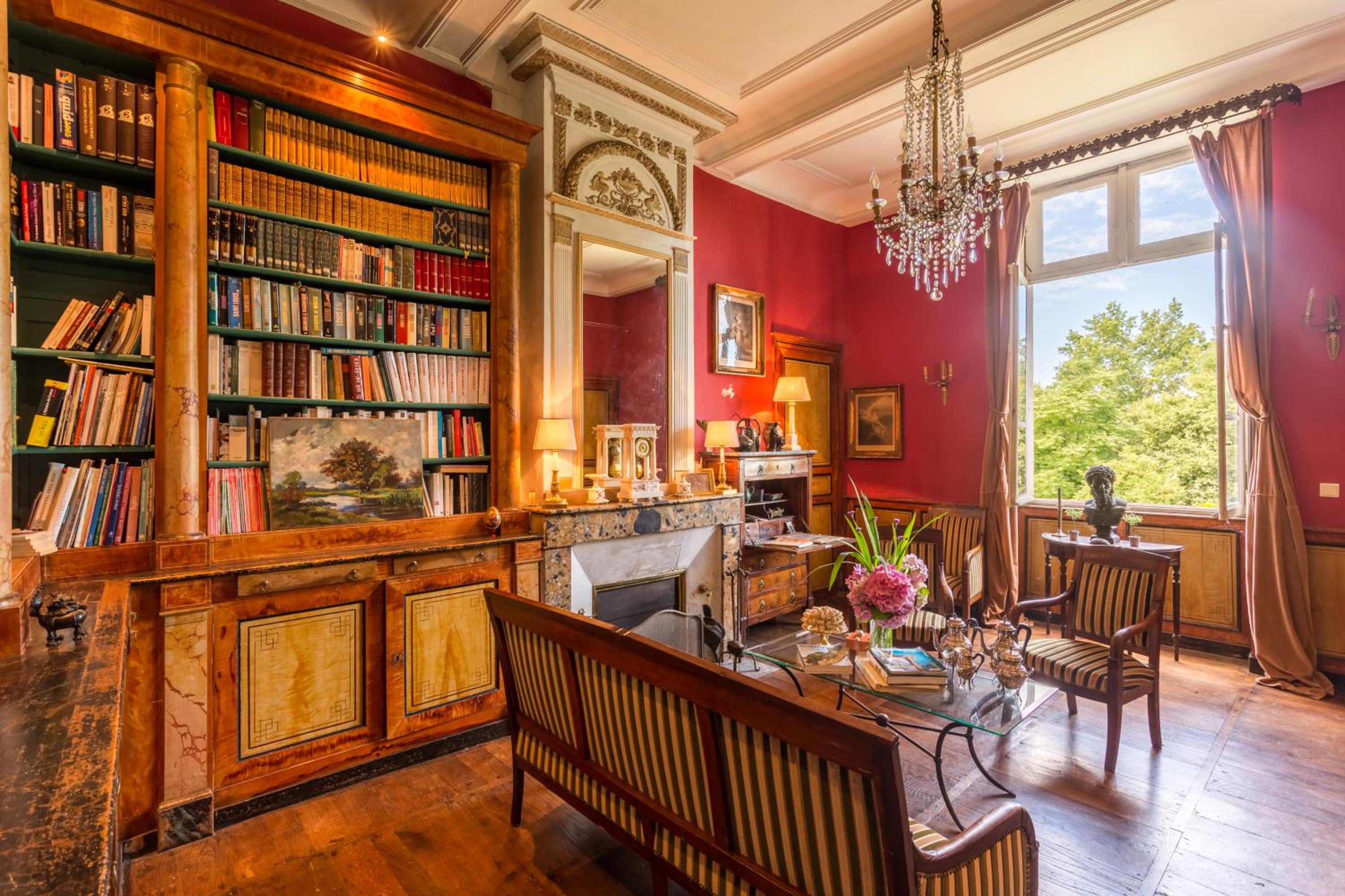Executive Suite - Photo 12