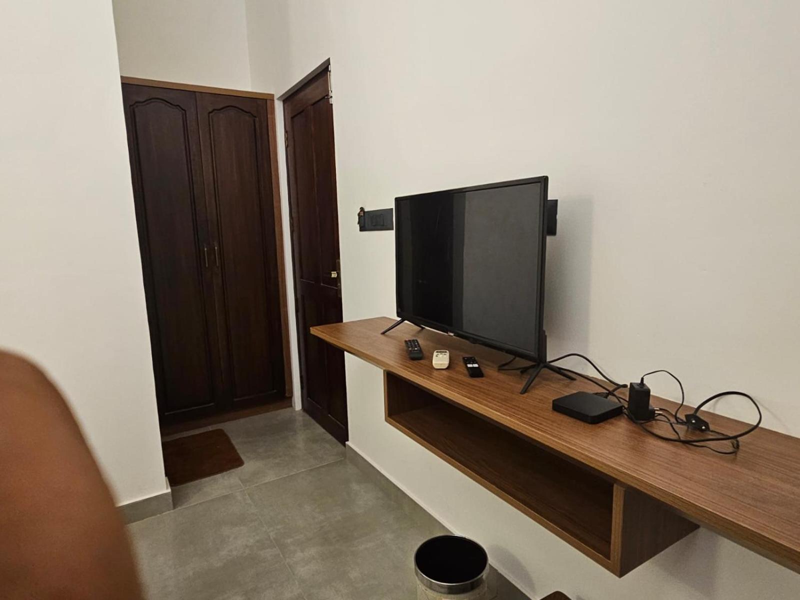 Standard Double Room - Photo 15