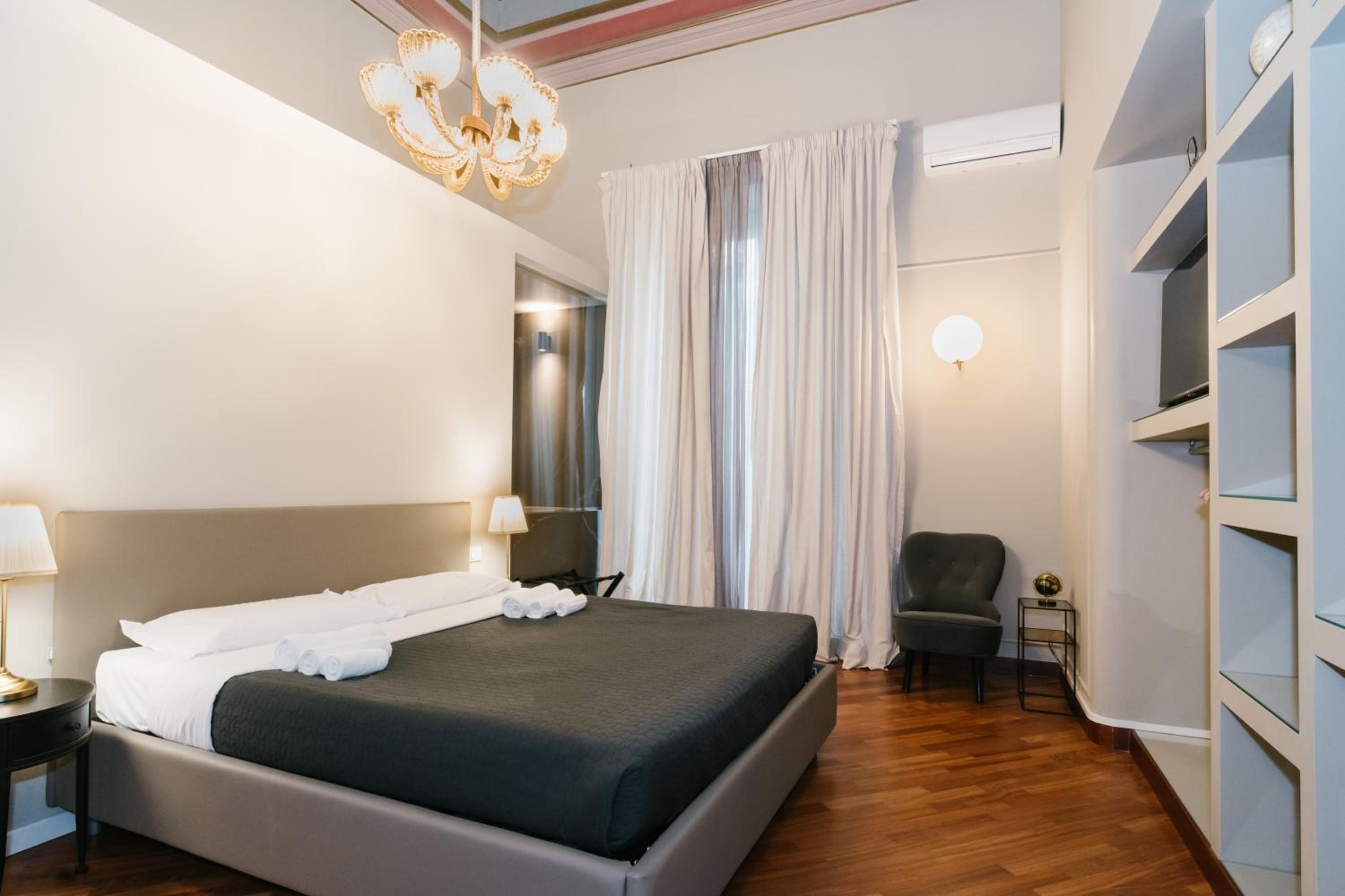 Double Room with Spa Bath photo 2