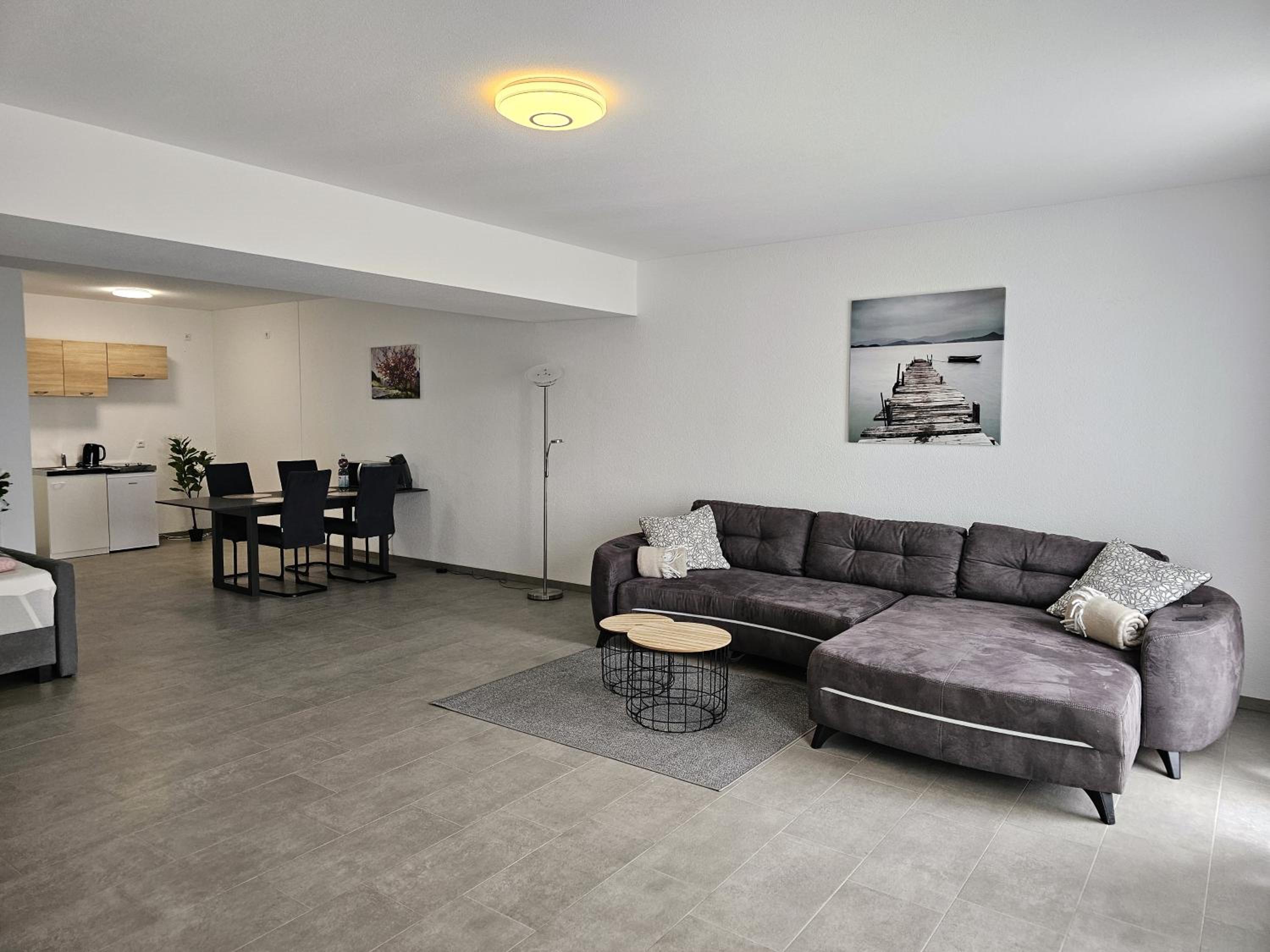 One-Bedroom Apartment photo 1