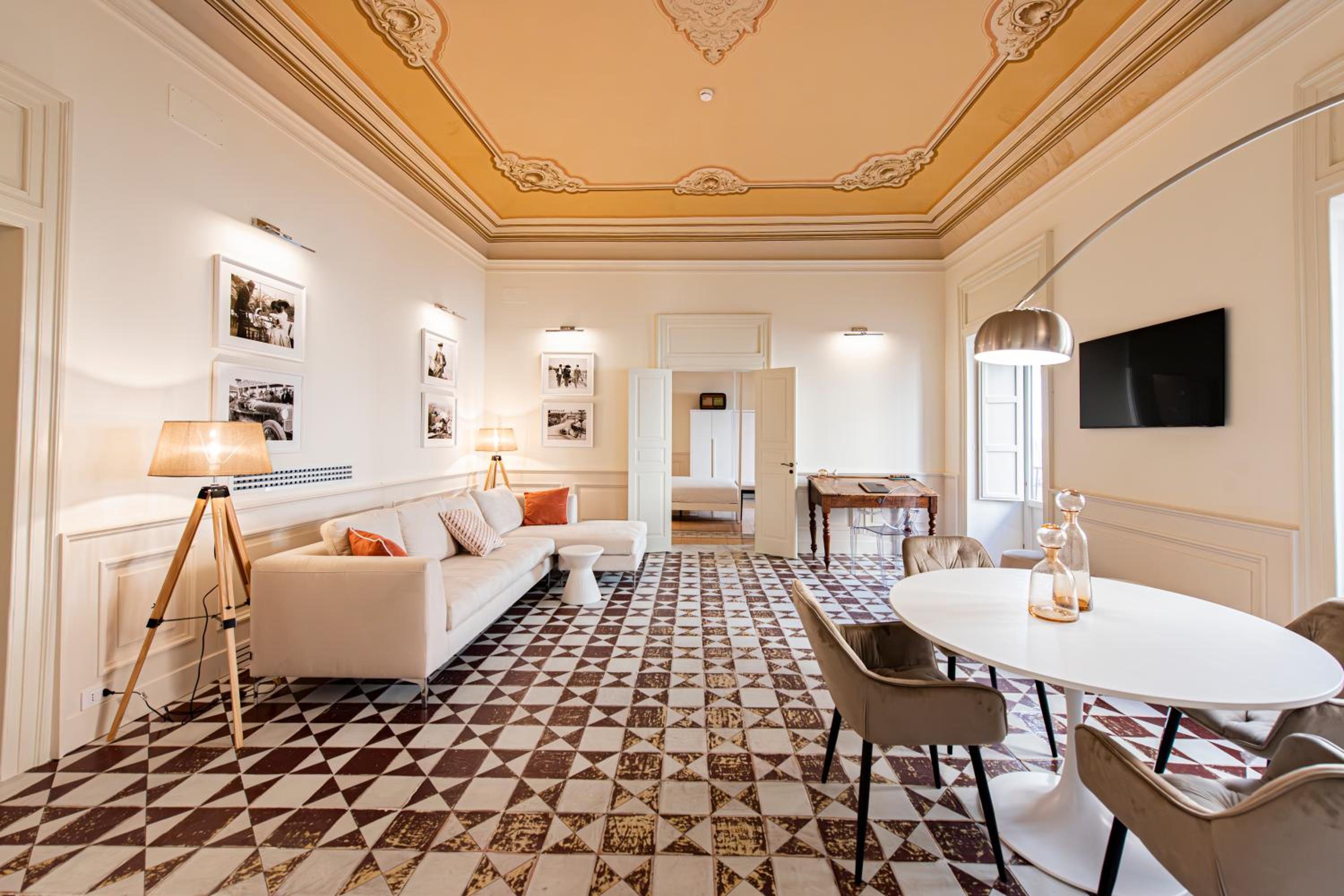 Executive Suite - Photo 24
