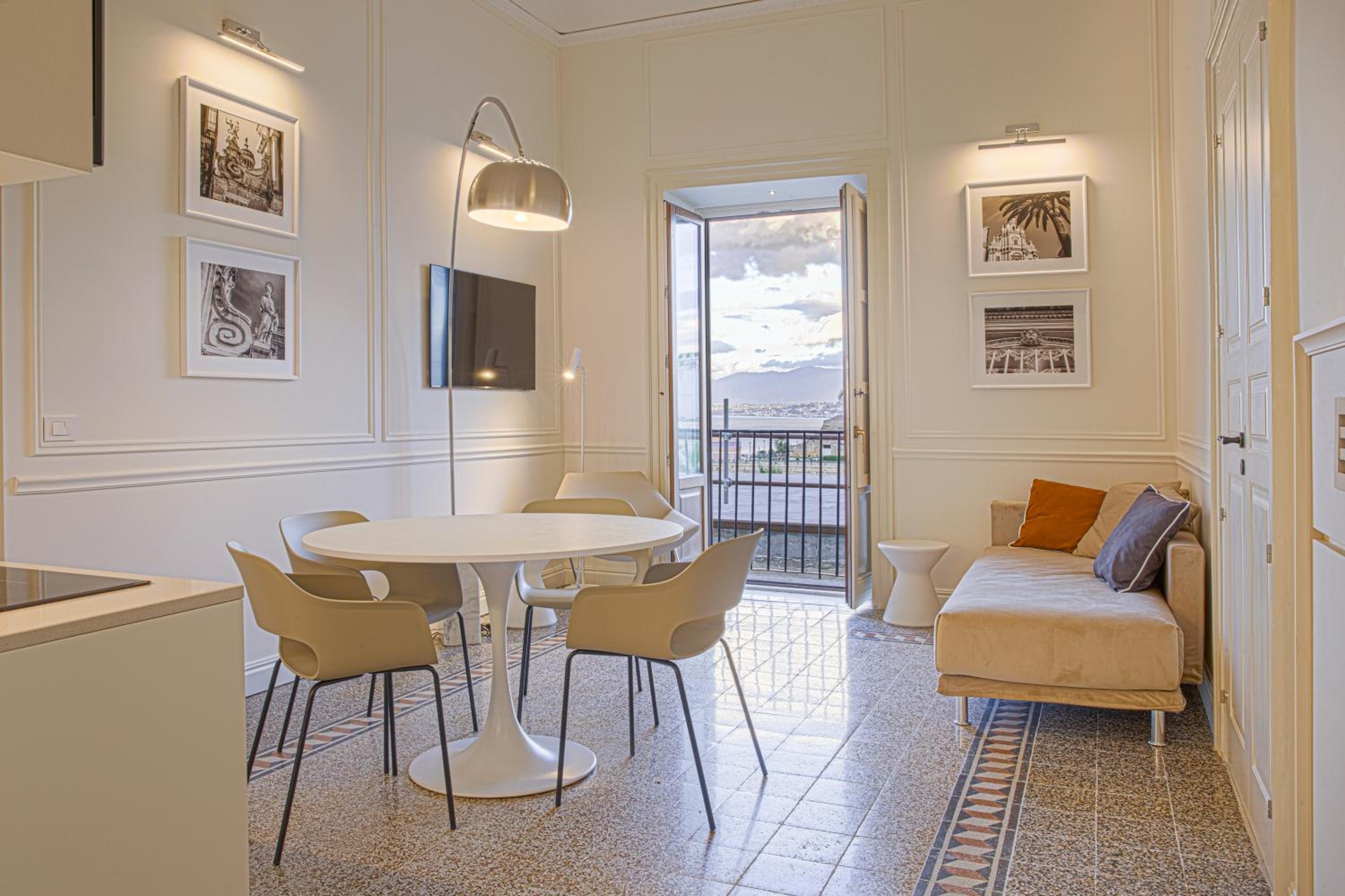 Deluxe Suite with Sea View photo 3