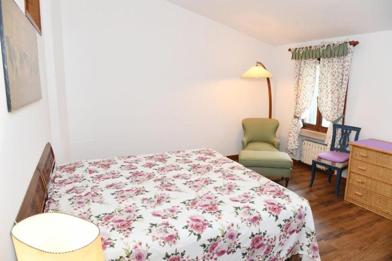 Three-Bedroom Apartment photo 2