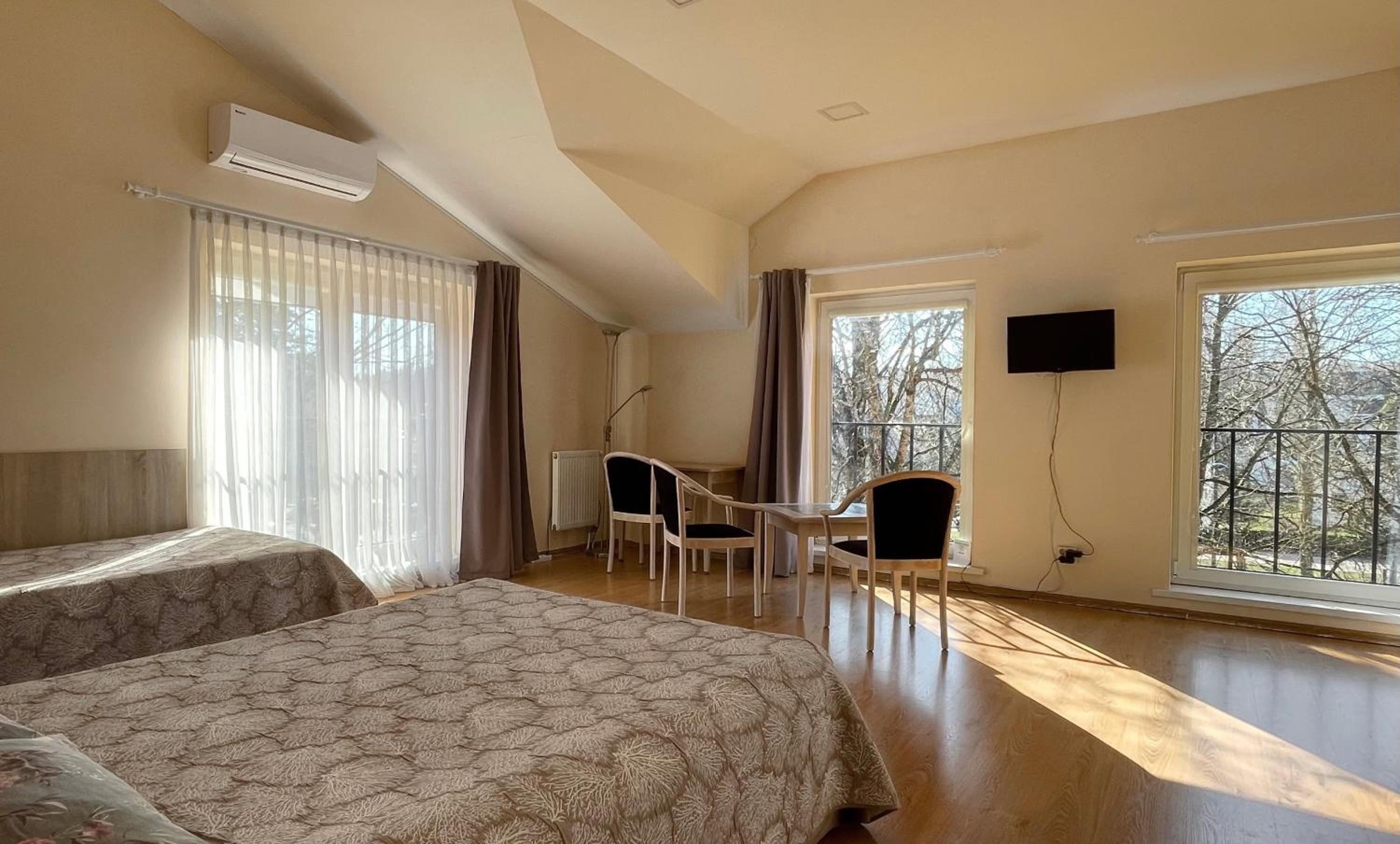 Studio Apartment - Photo 1