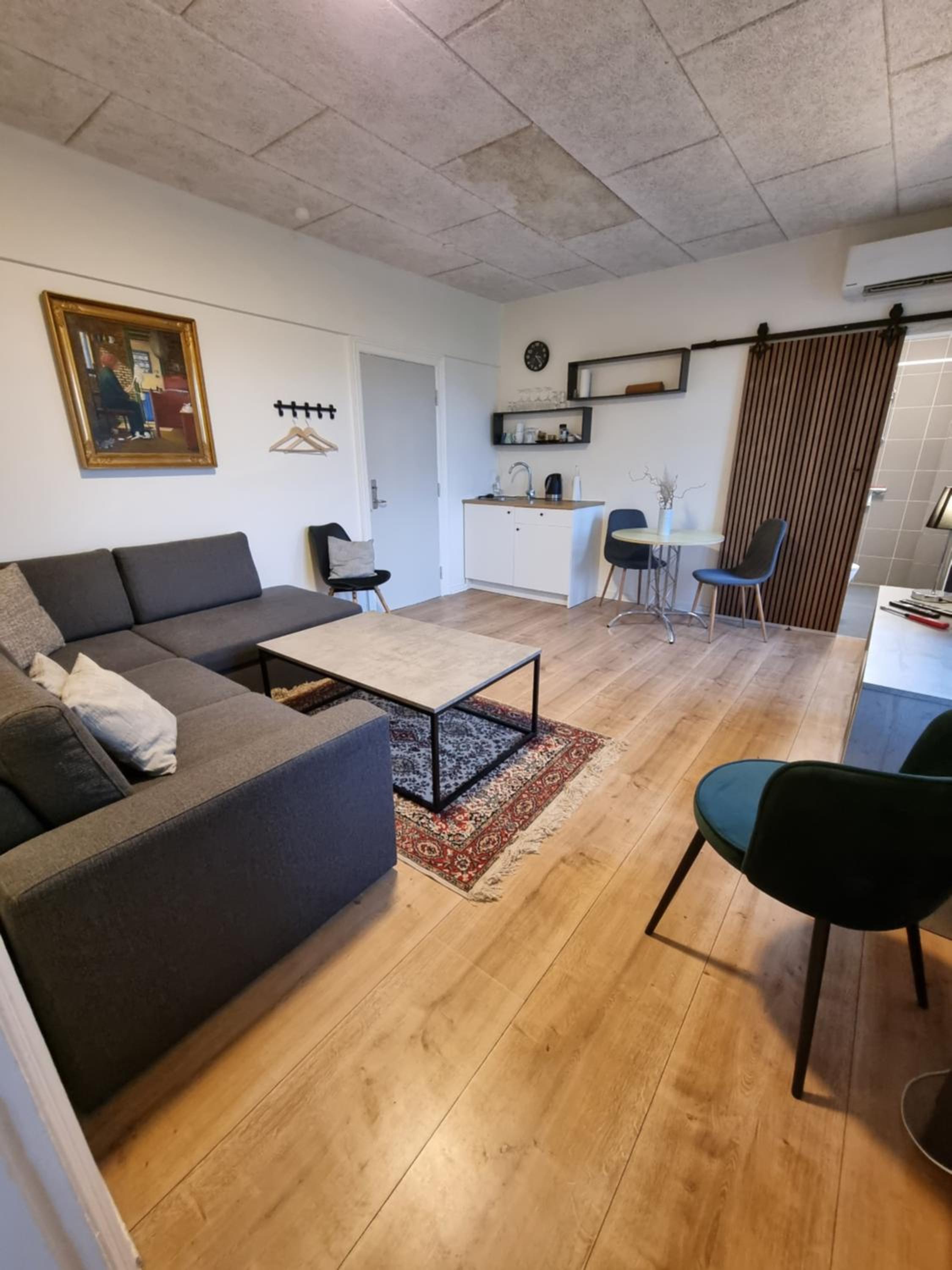 Quadruple Room with Bathroom - Photo 1
