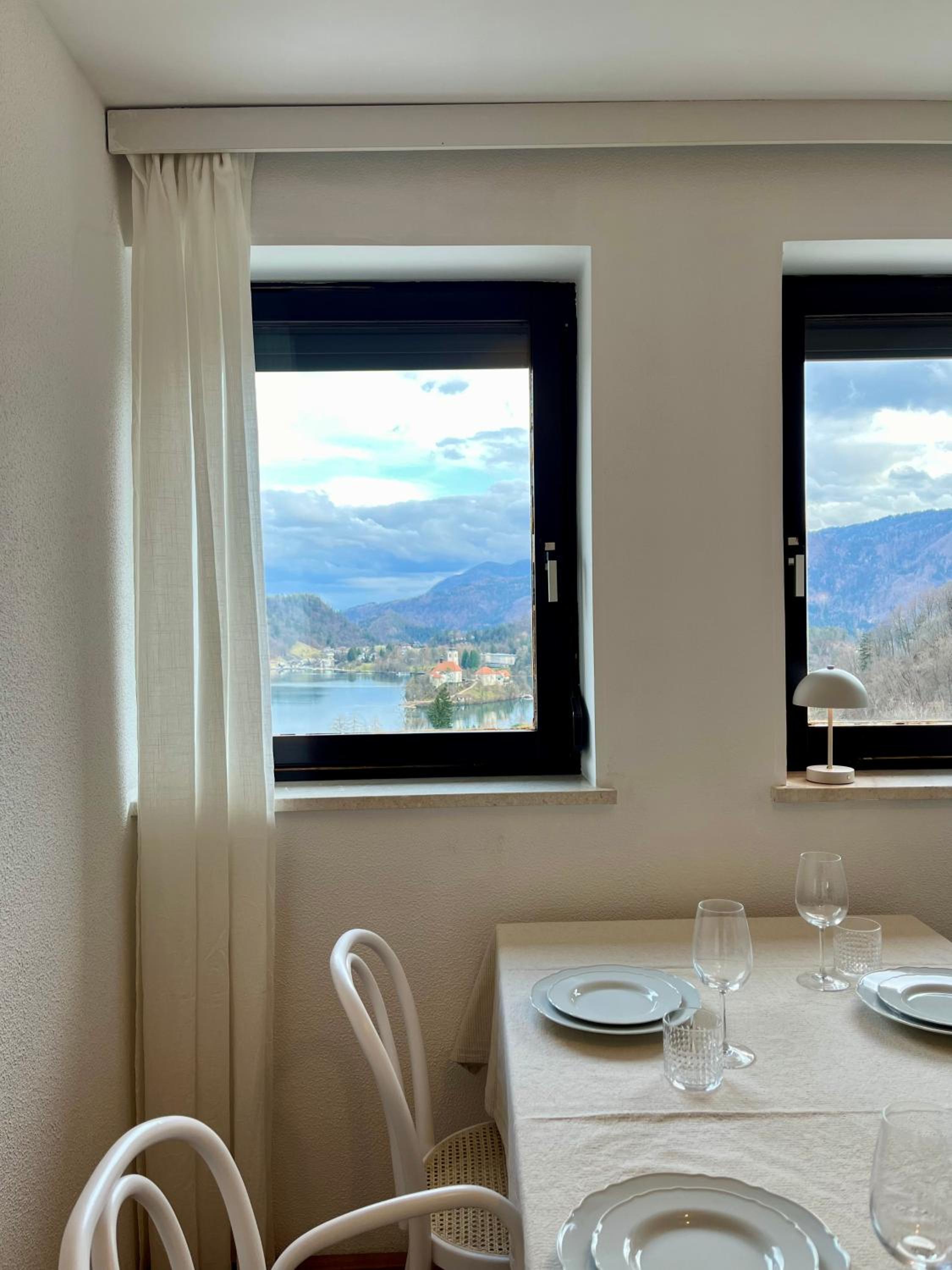 Apartment with Lake View photo 2