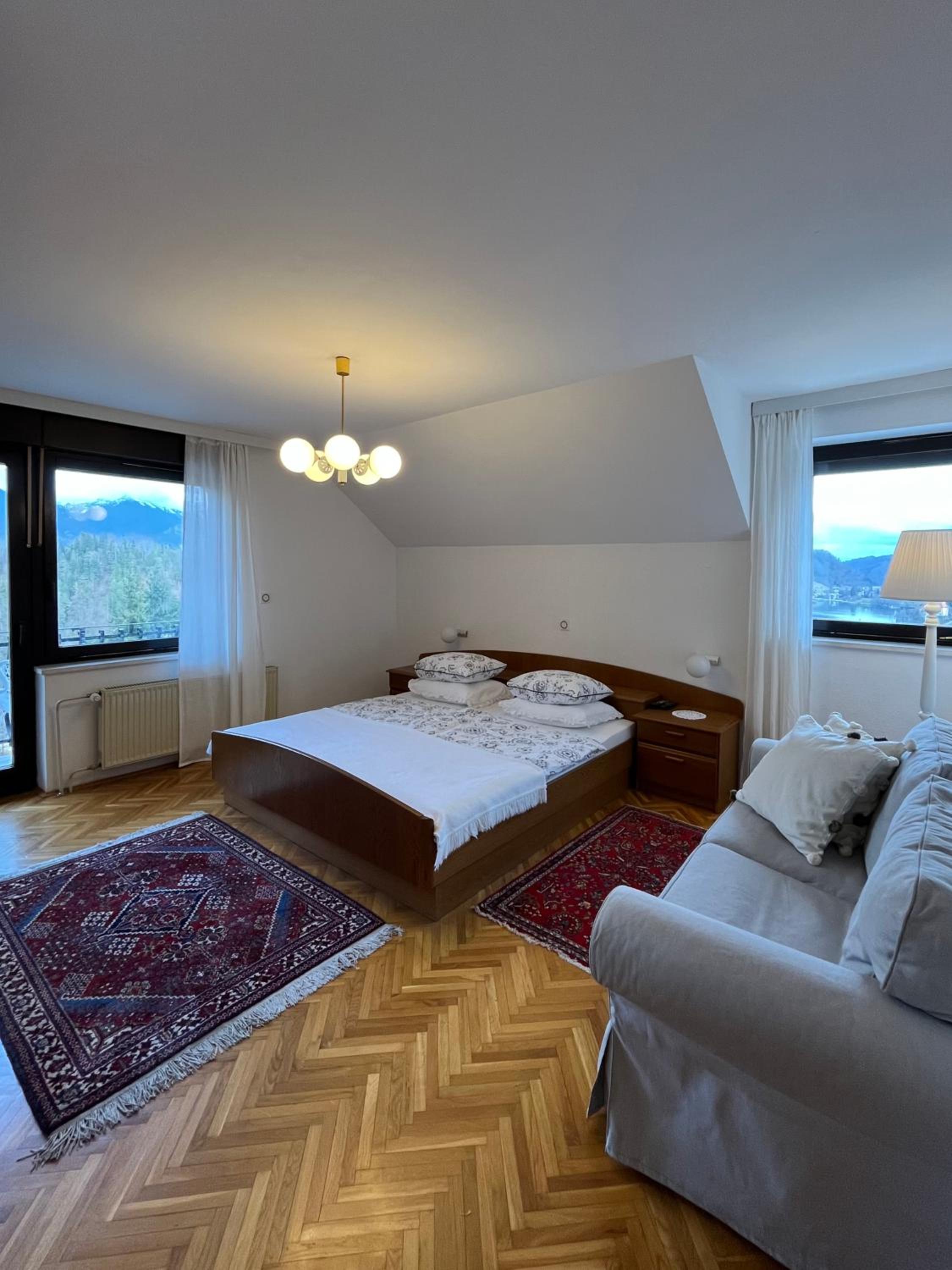 Apartment with Lake View photo 3