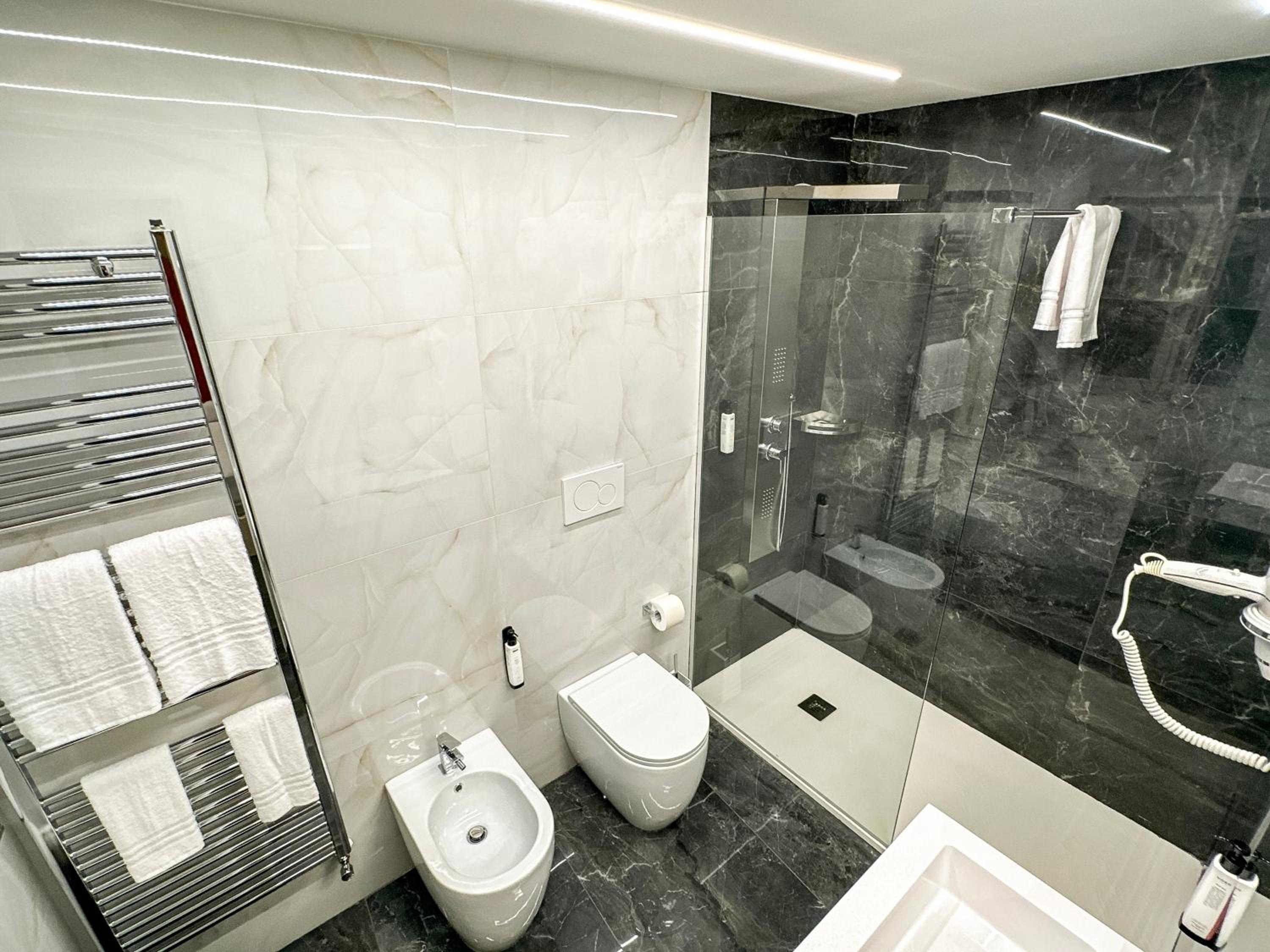 Double or Twin Room with Balcony photo 3