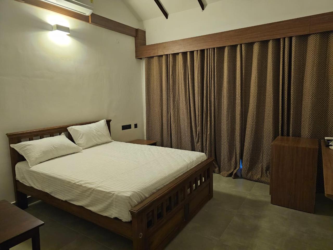 Deluxe Double Room - Photo 22