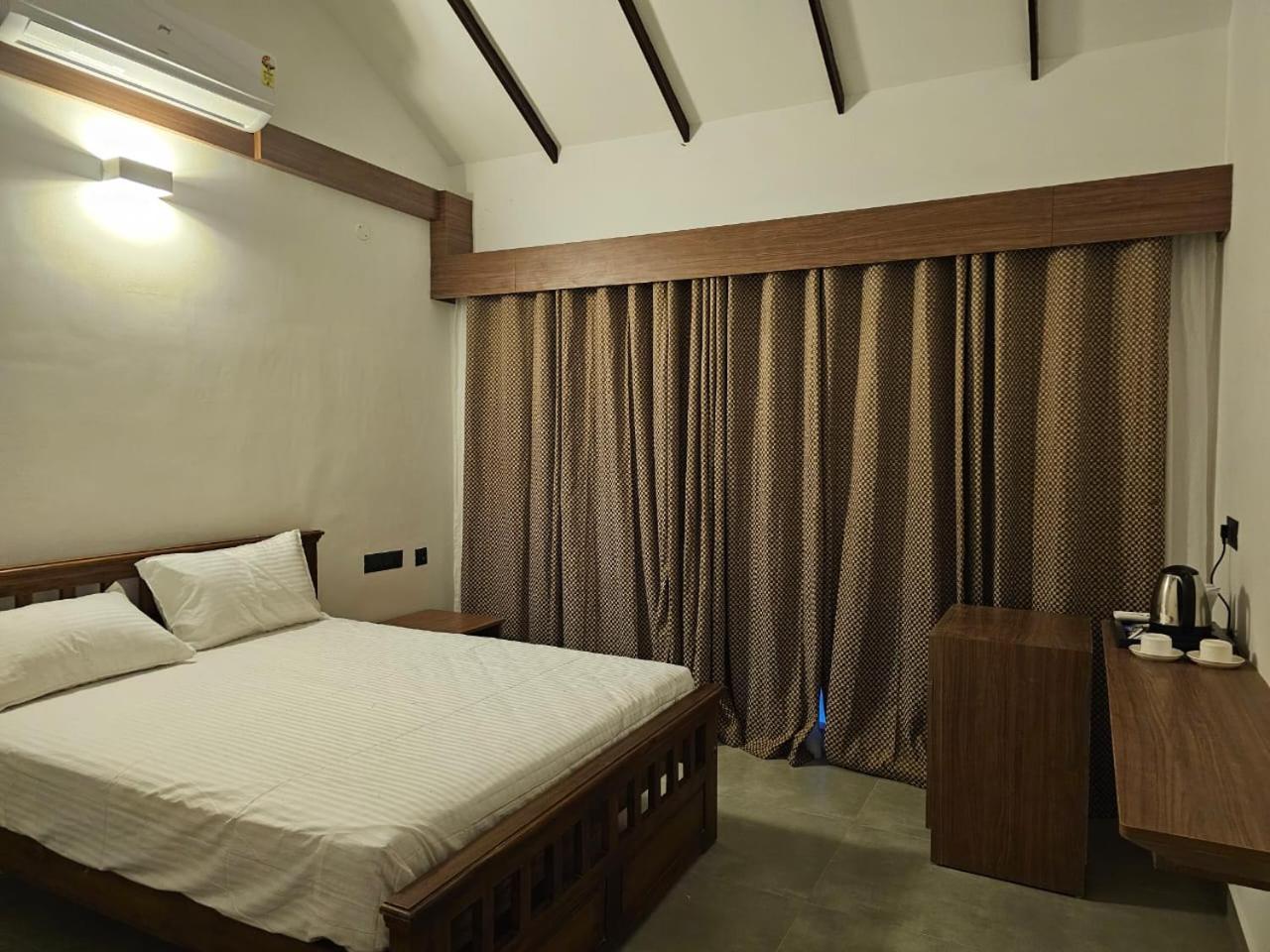 Deluxe Double Room - Photo 21