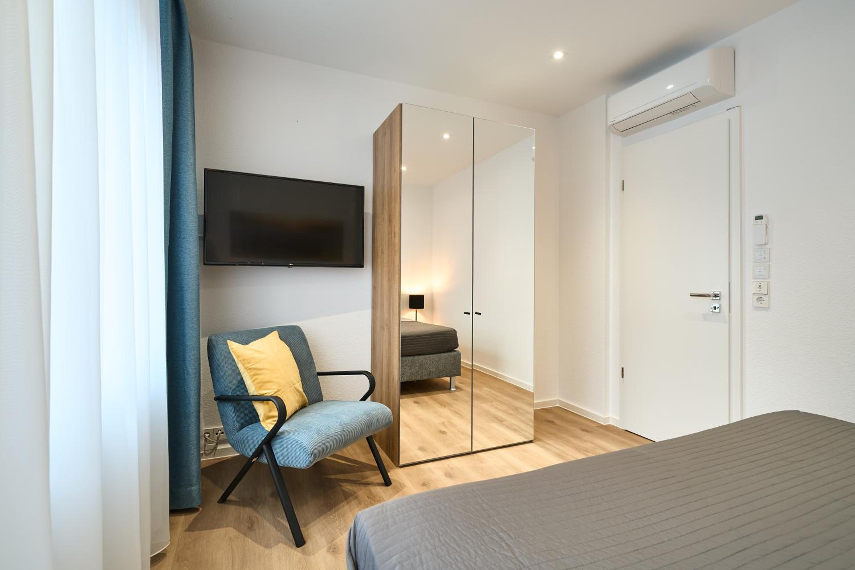 One-Bedroom Apartment - Photo 4