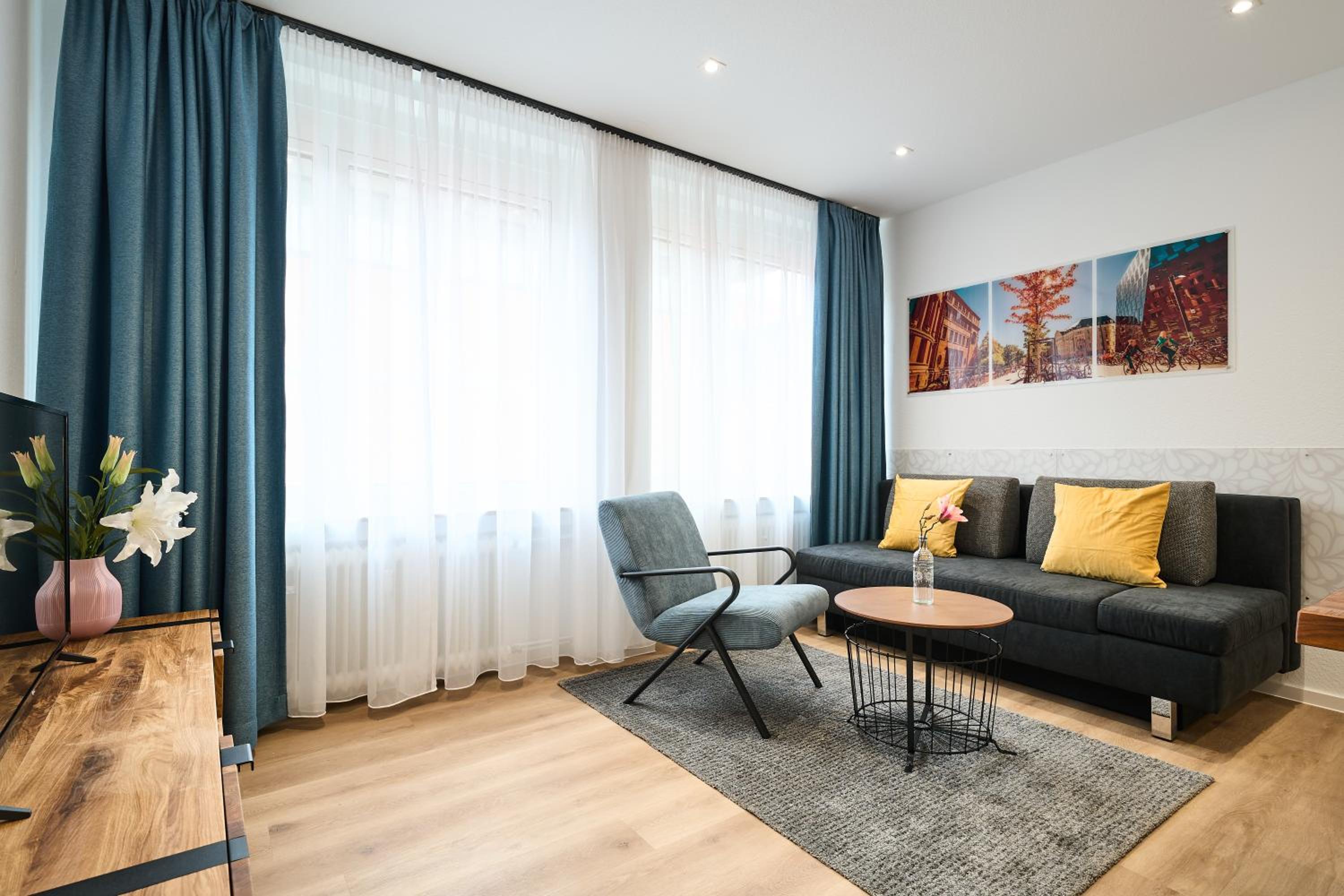 One-Bedroom Apartment - Photo 8