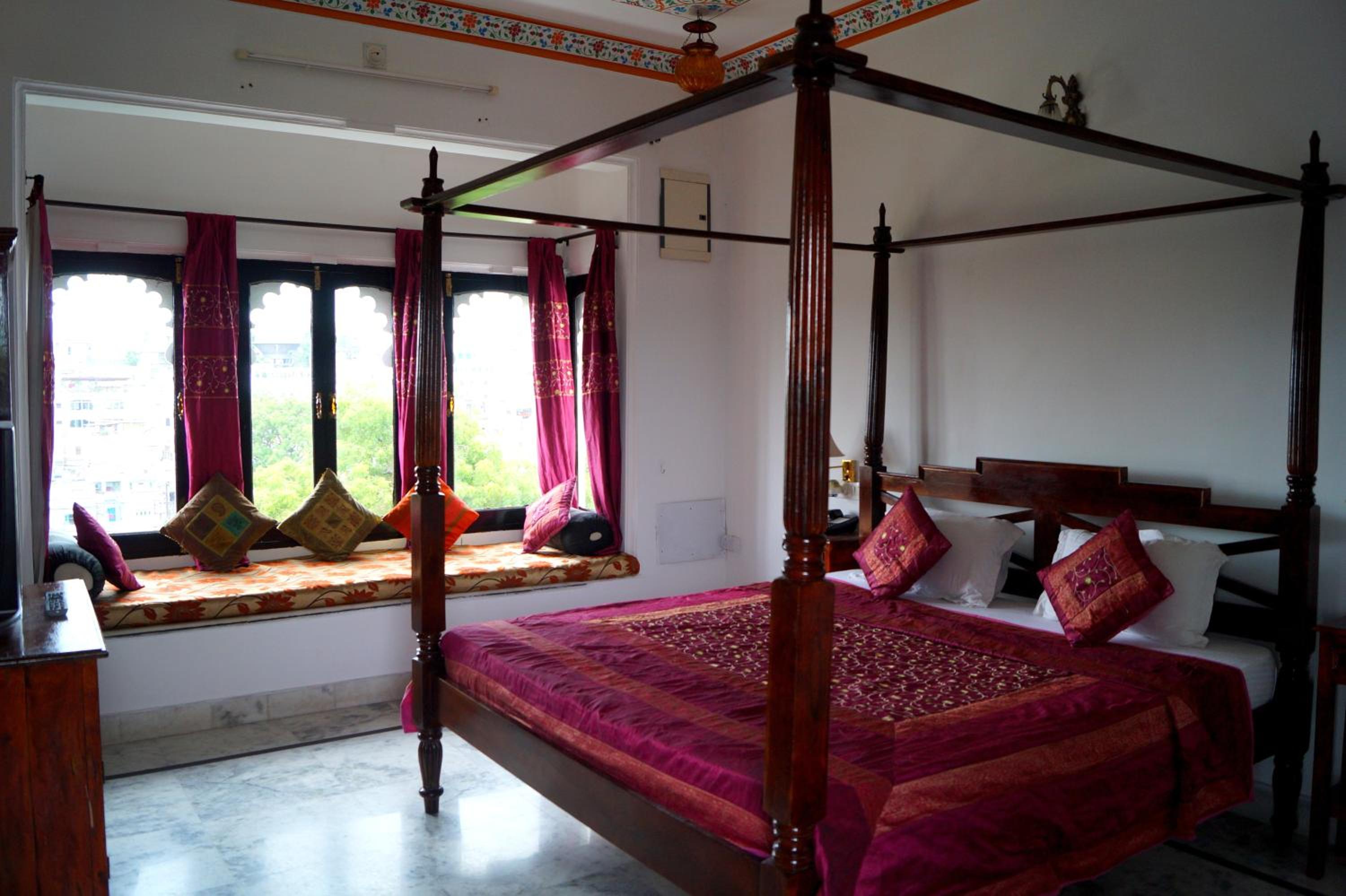 Palace Suite with Lake View - Photo 5