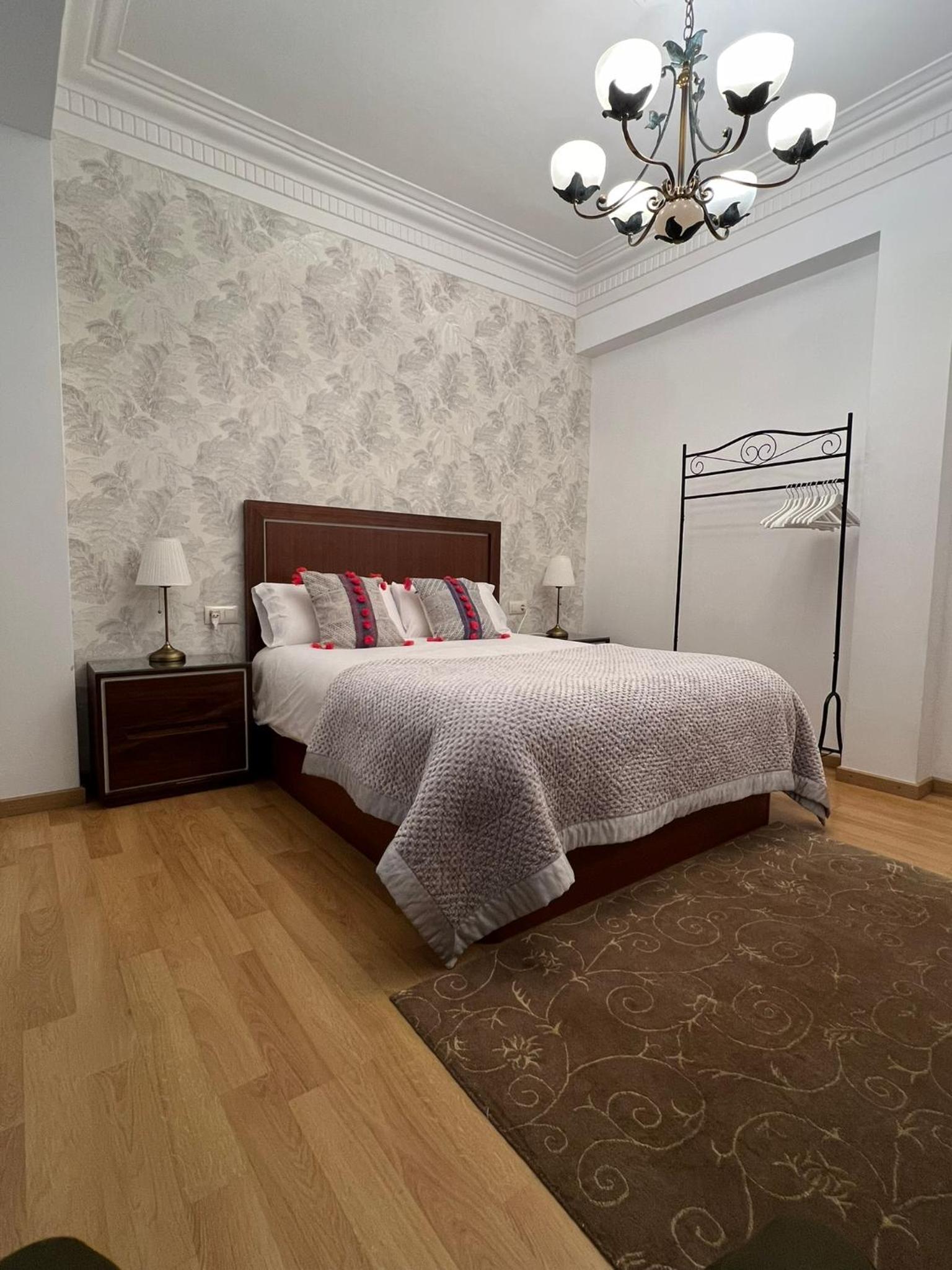 Three-Bedroom Apartment (6 Adults) - Photo 23