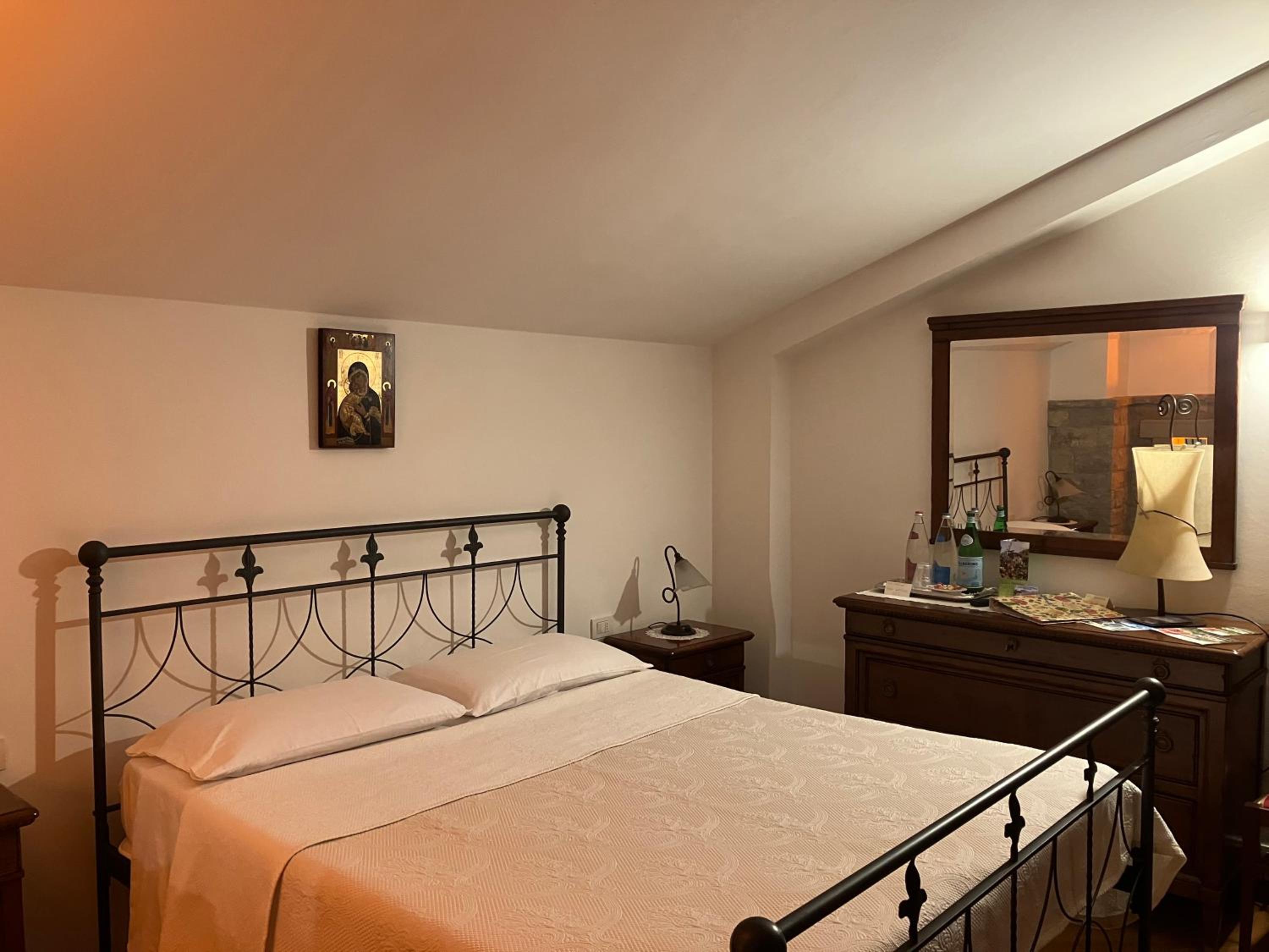 Double Room with Mountain View - Photo 3