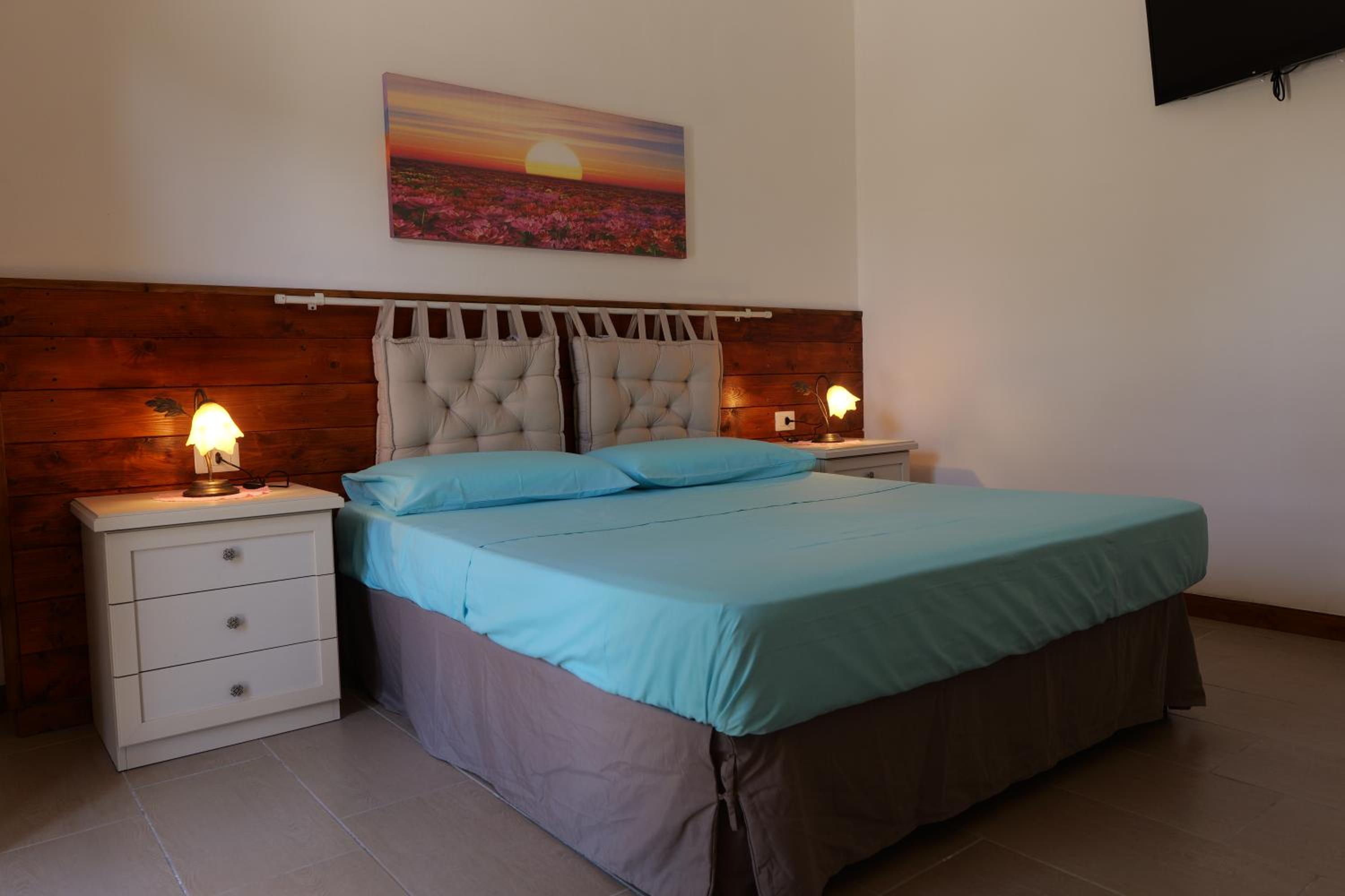 Deluxe Double Room (2 Adults + 1 Child) photo 1