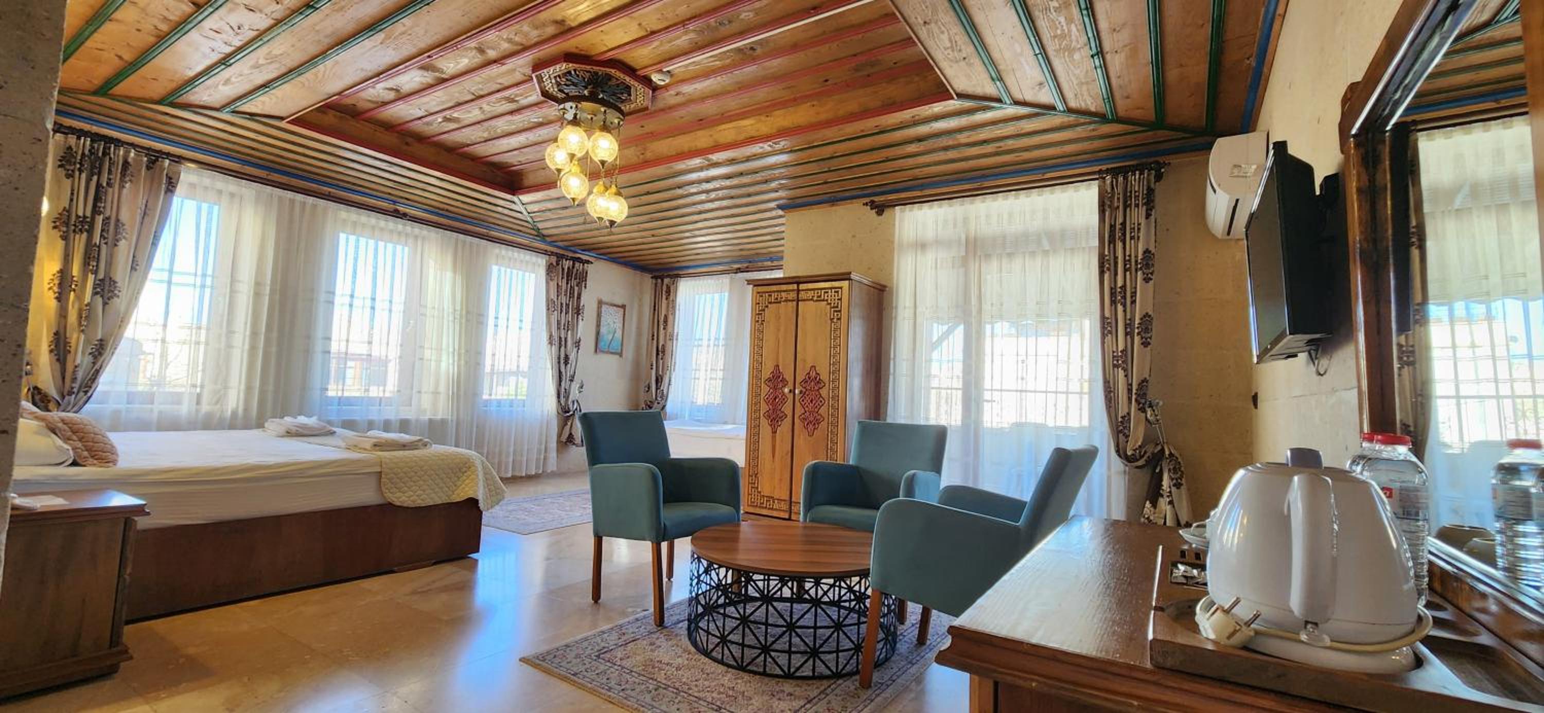 Deluxe Triple Room - Photo 1