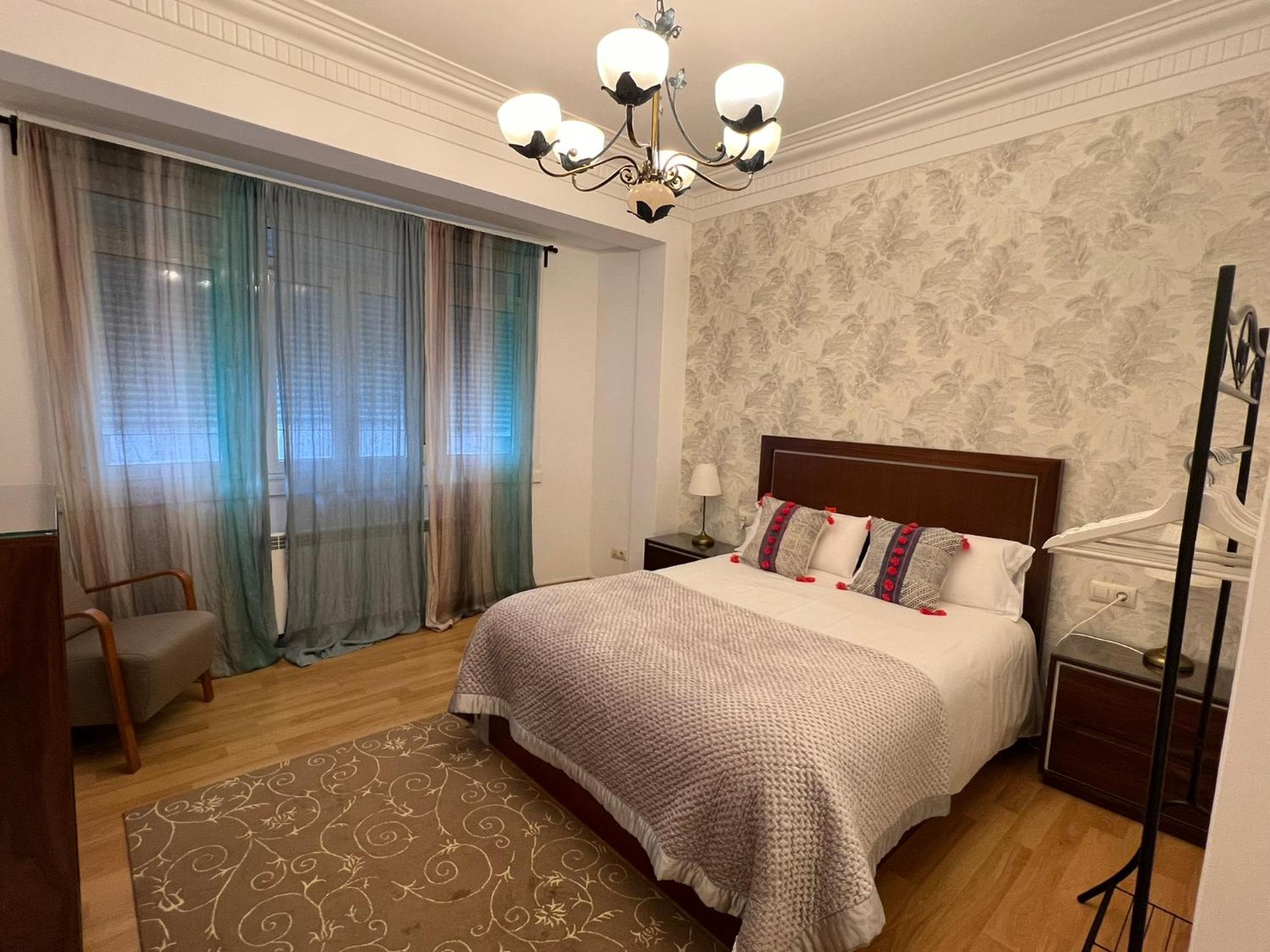Three-Bedroom Apartment (6 Adults) - Photo 7