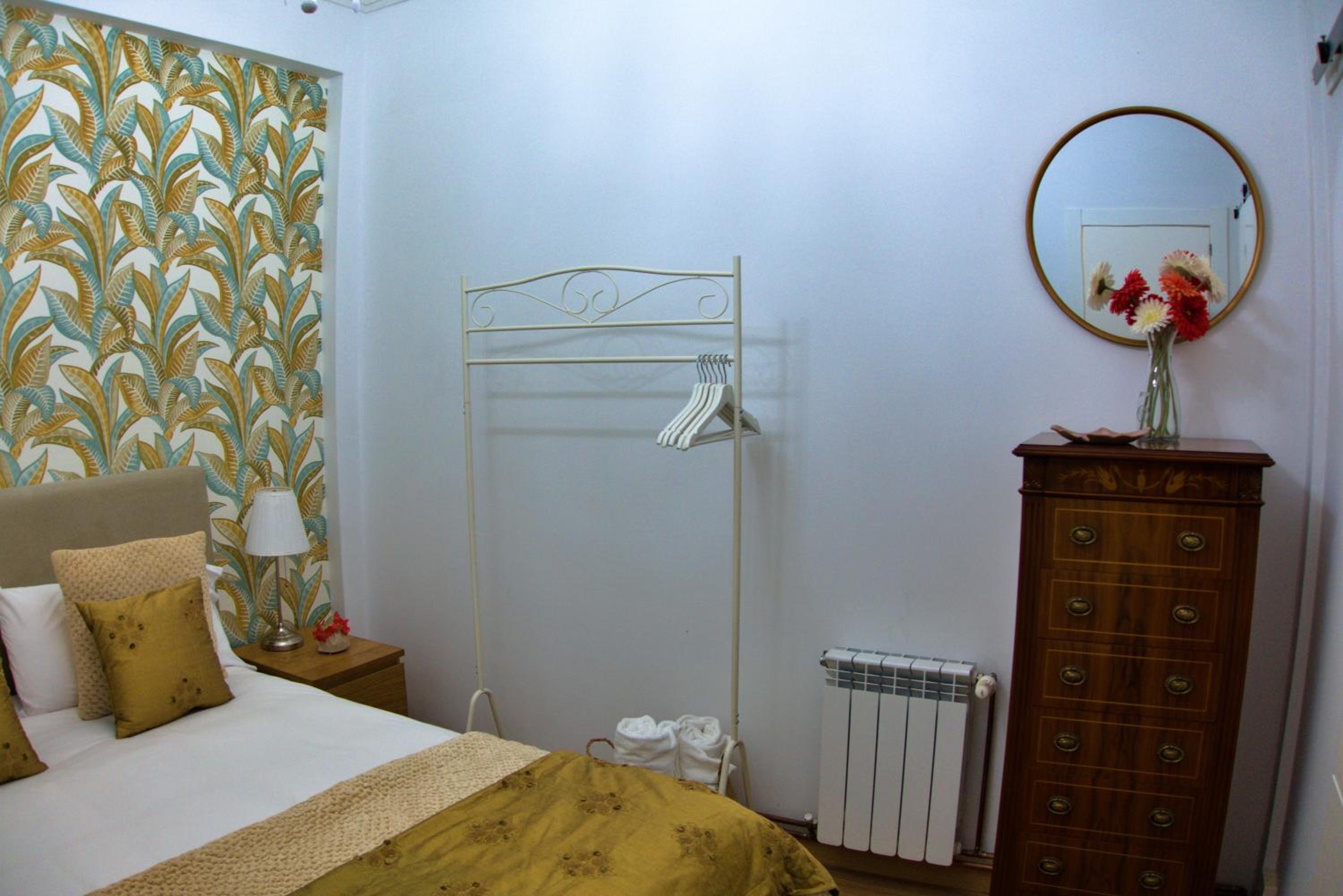Three-Bedroom Apartment (6 Adults) - Photo 5