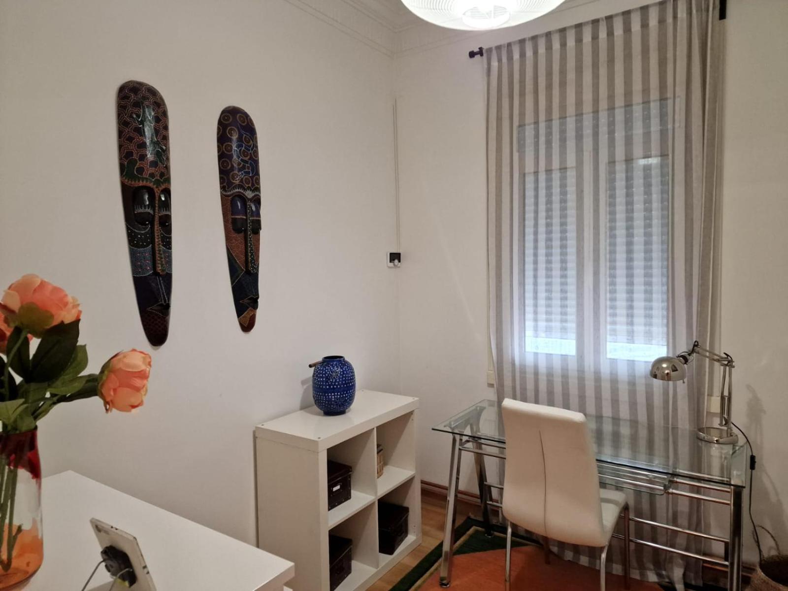 Three-Bedroom Apartment (6 Adults) - Photo 4