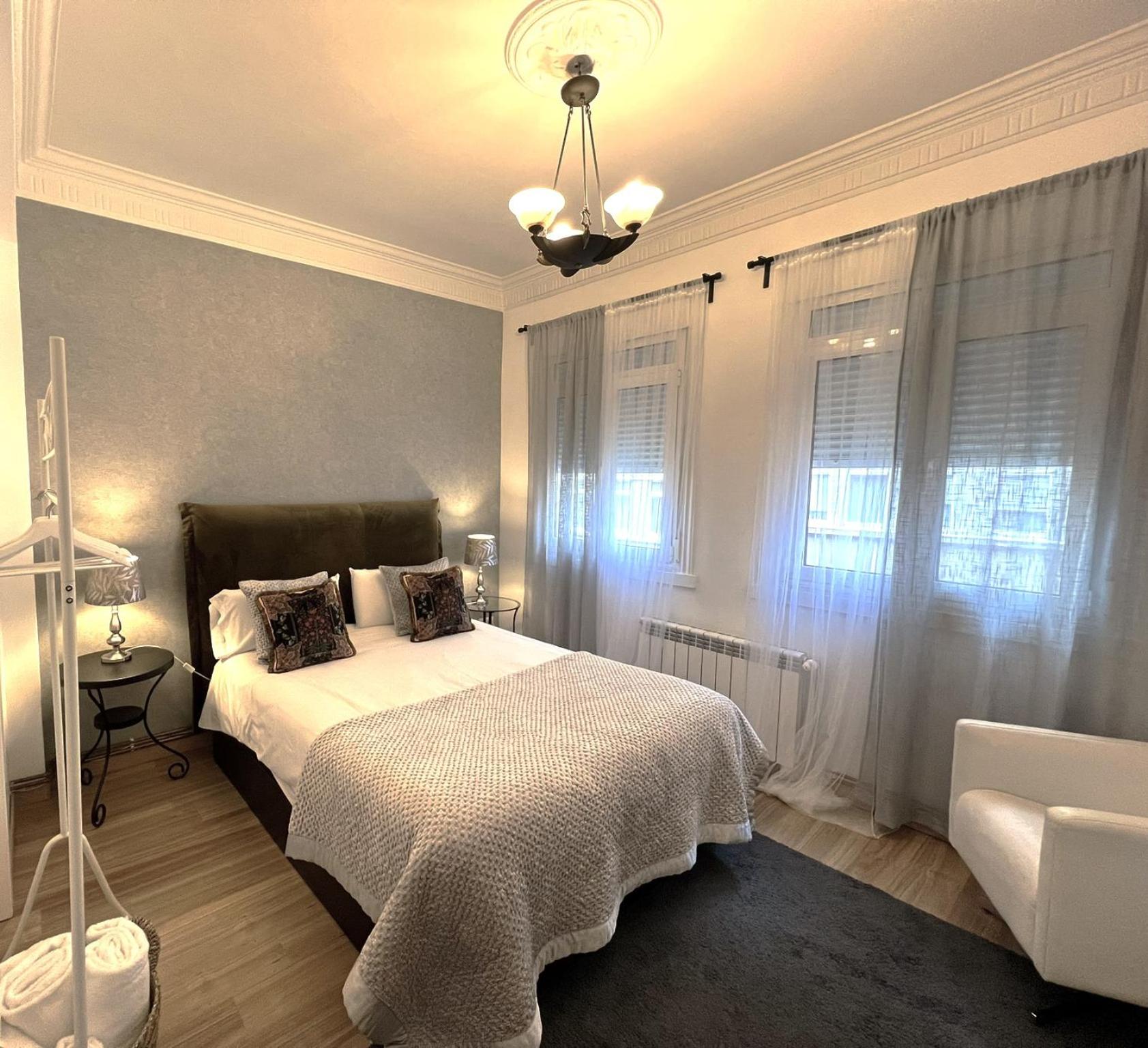 Three-Bedroom Apartment (6 Adults) - Photo 3