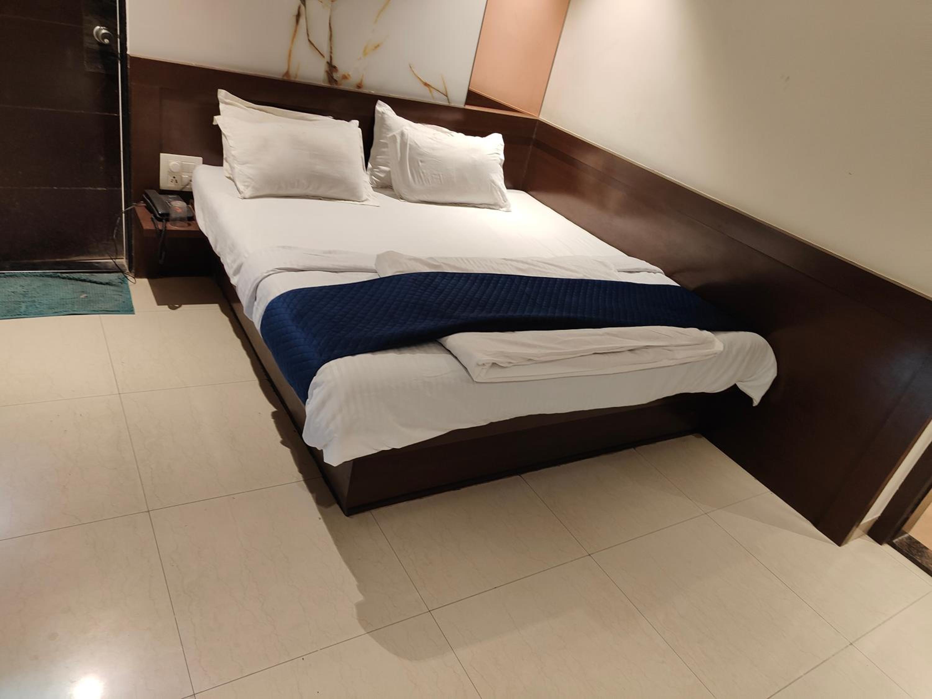 2 Bed Non A/C Room - Photo 4