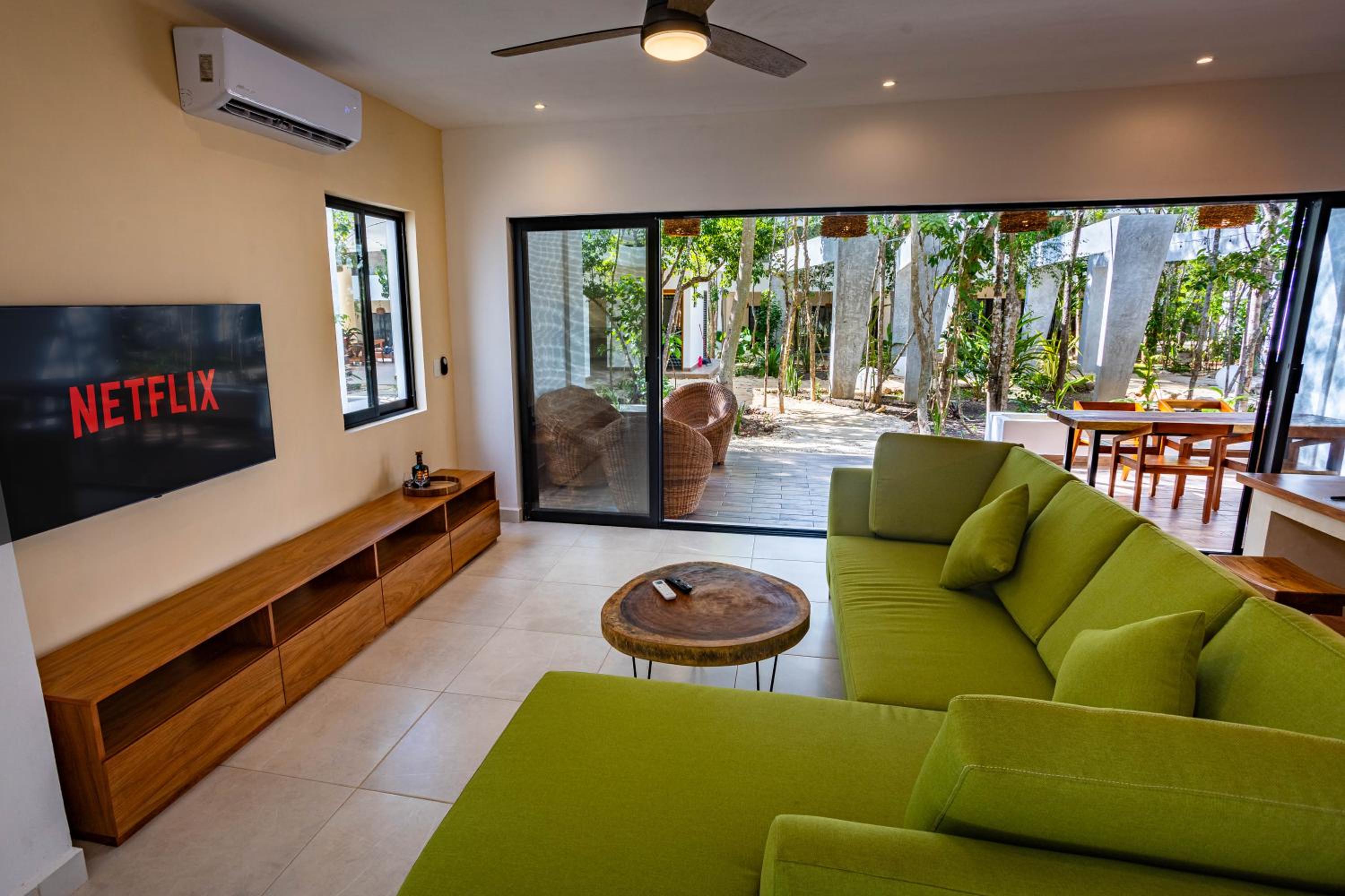 Superior Villa photo 1