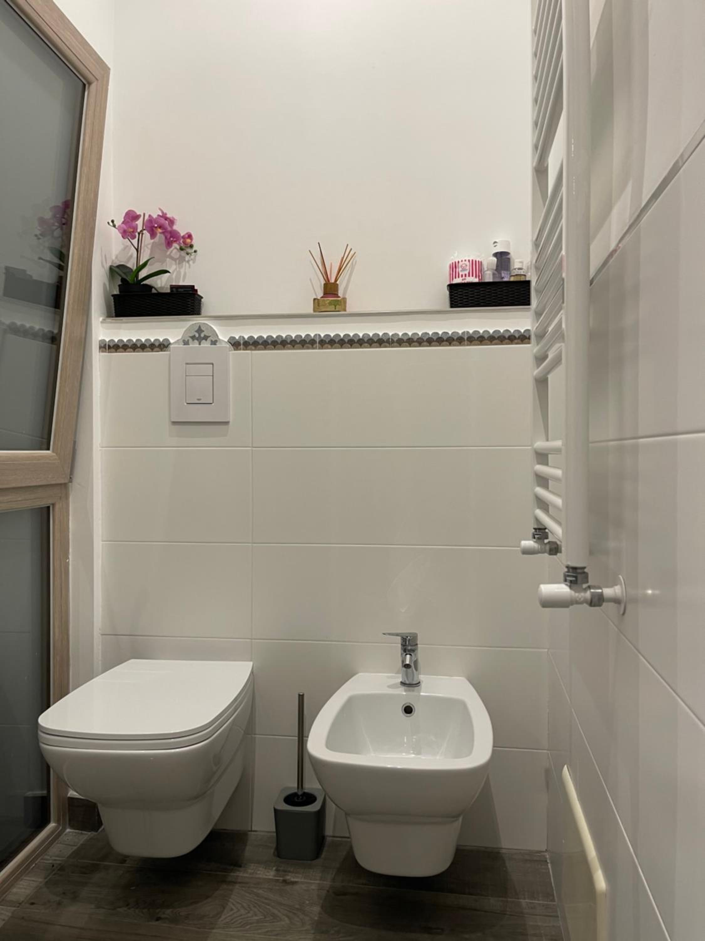 Deluxe Double Room with Balcony - Photo 9