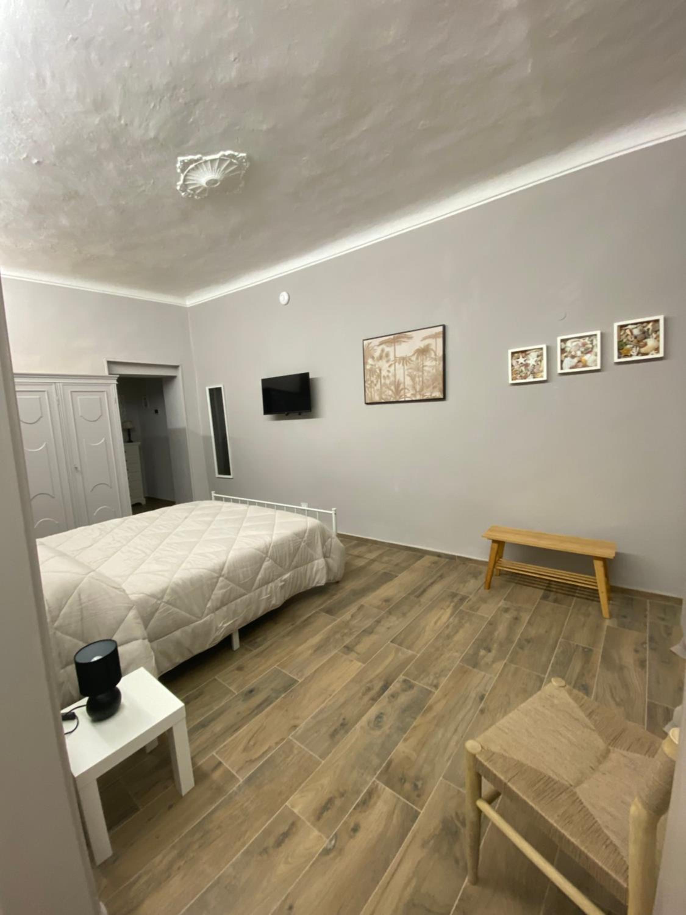 One-Bedroom Apartment photo 3