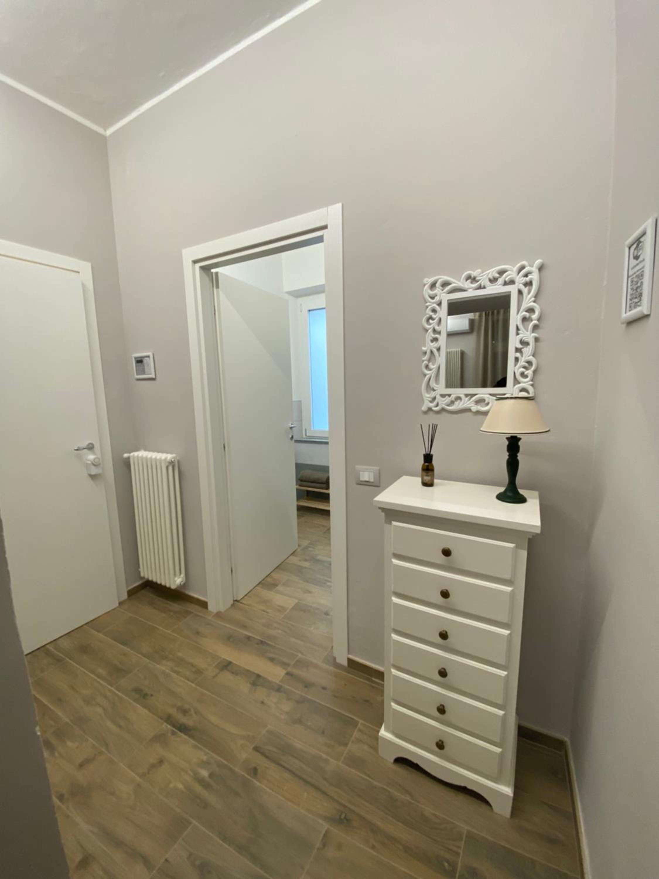 One-Bedroom Apartment photo 2