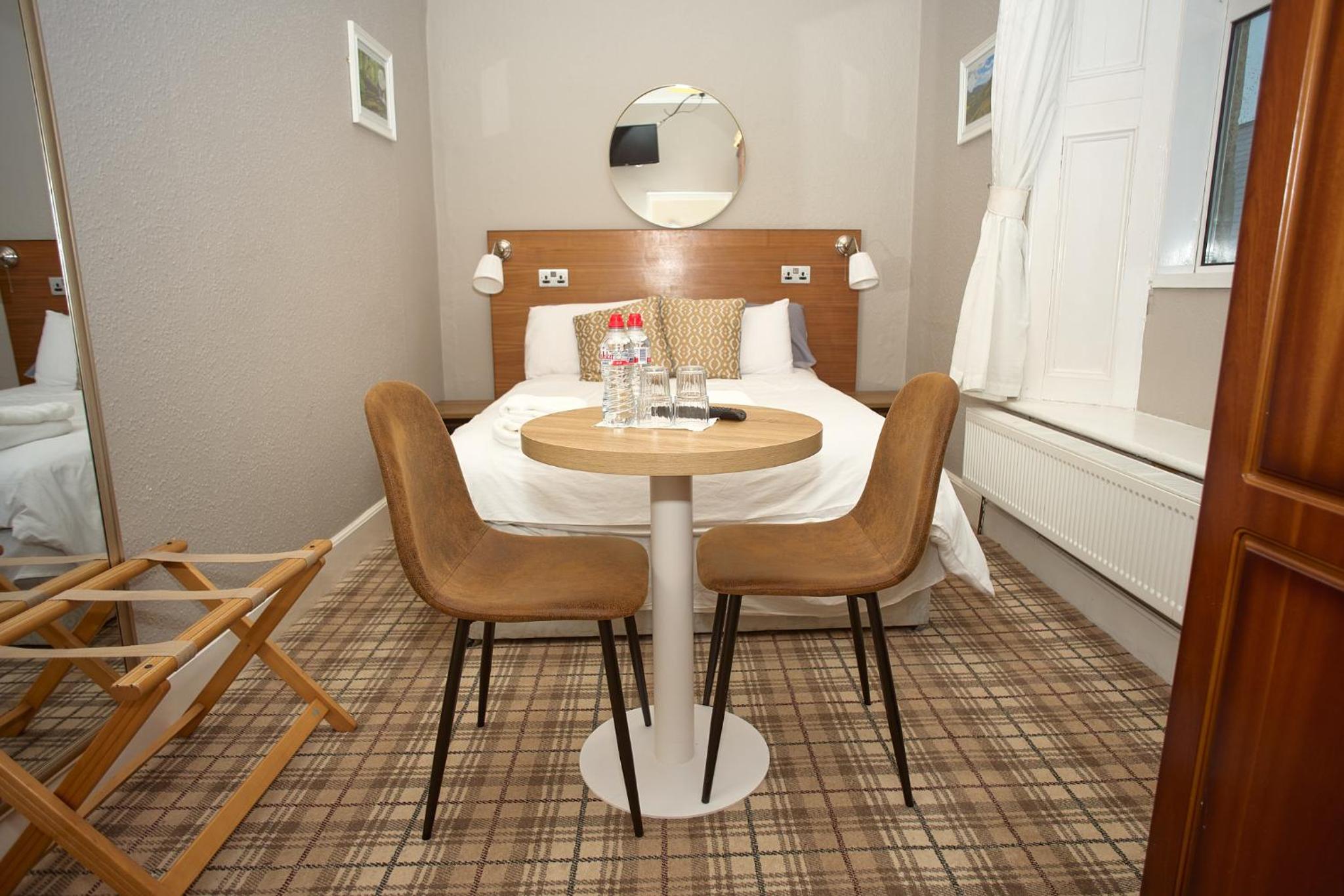 Deluxe Double Room with Shower - Photo 1