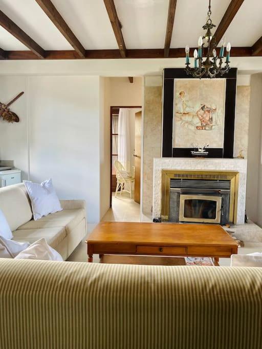 Five-Bedroom House photo 2