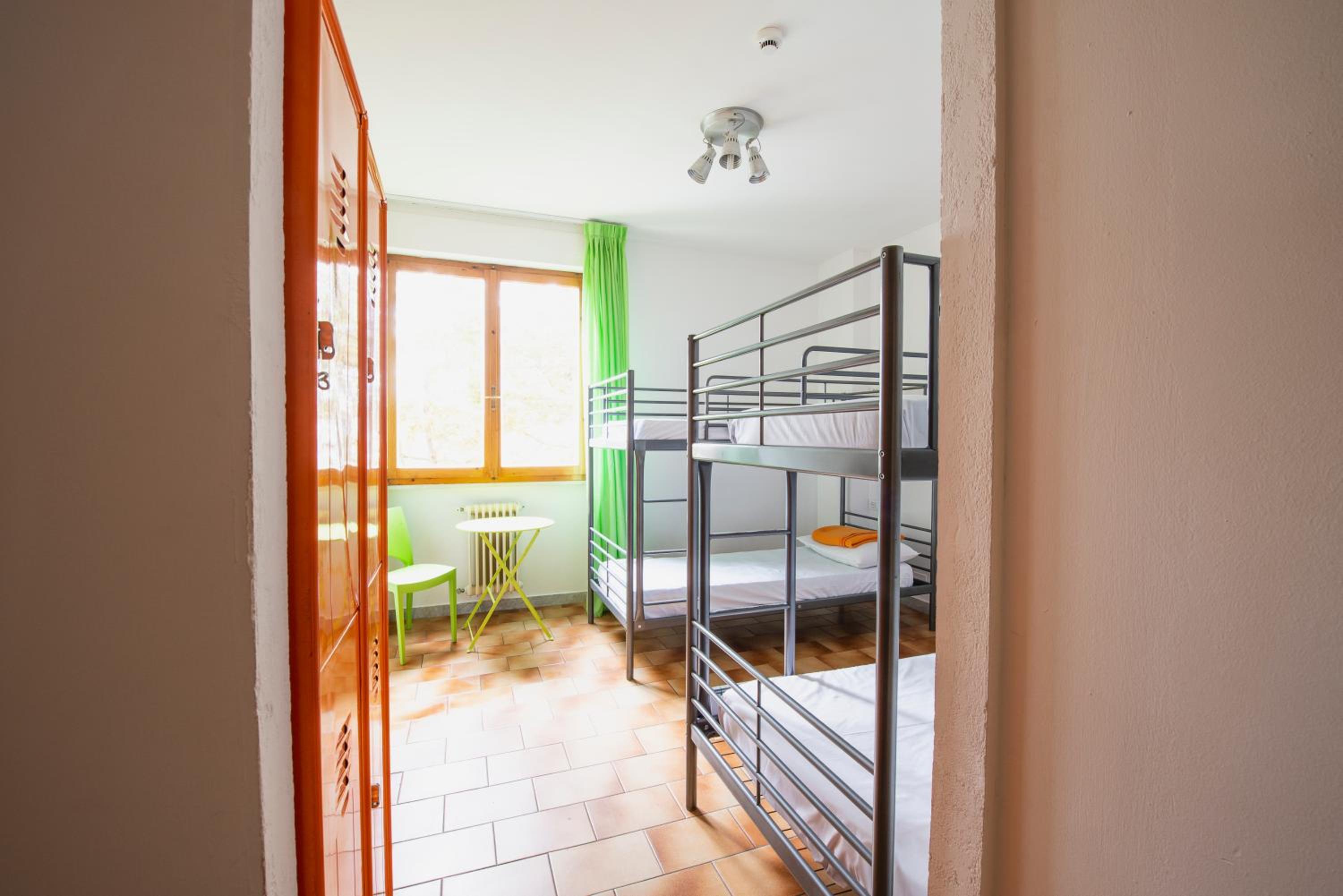 Bed in 4-Bed Mixed Dorm Ensuite photo 3