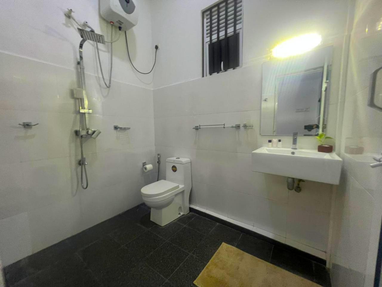 Three-Bedroom Apartment photo 2