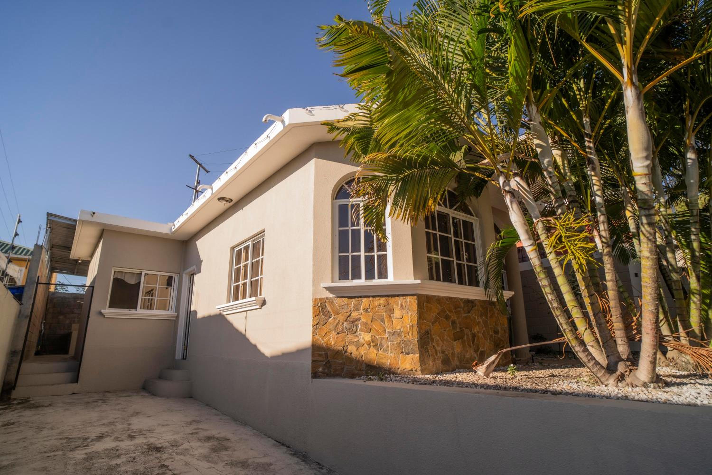One-Bedroom House photo 1