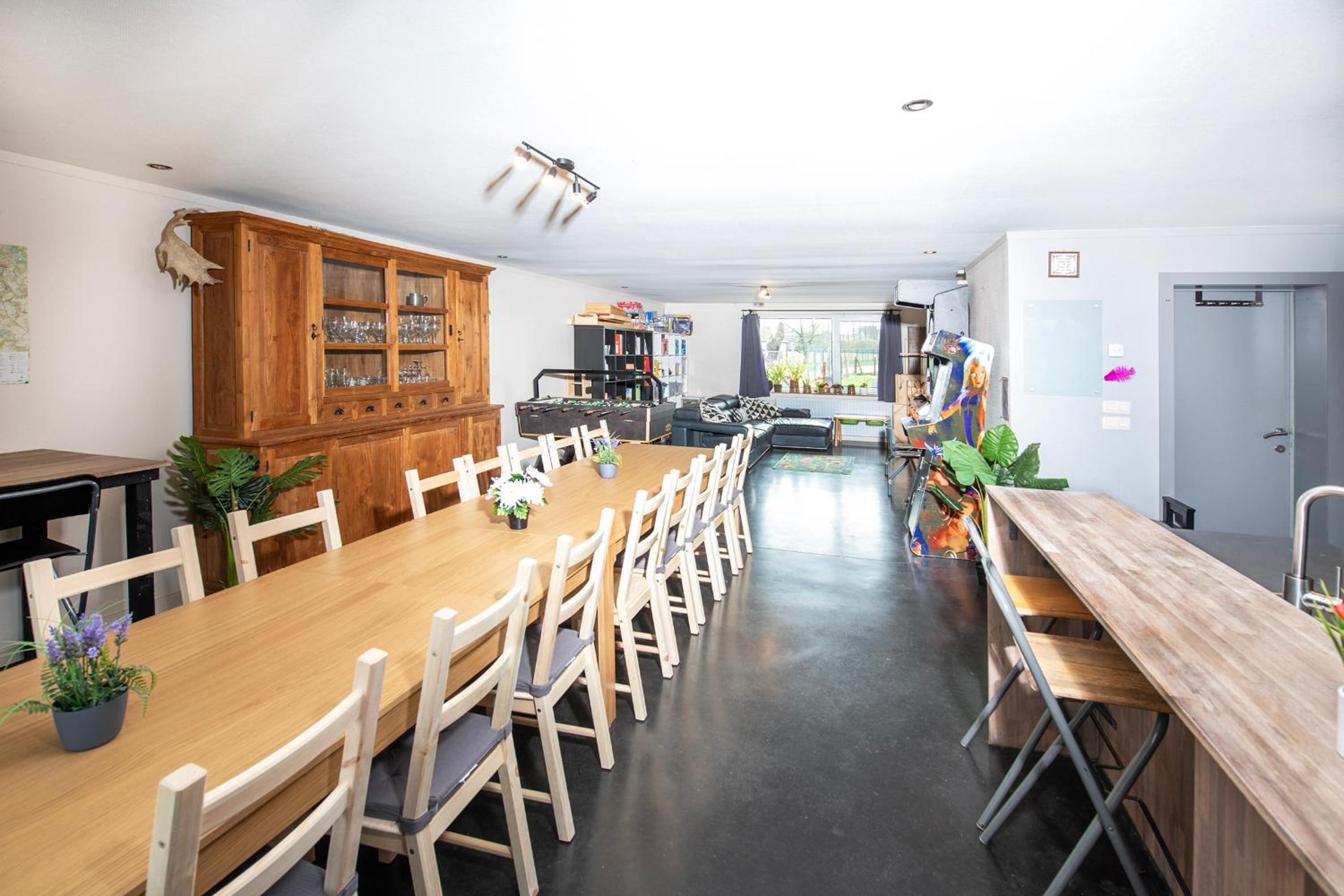 Seven-Bedroom House photo 1