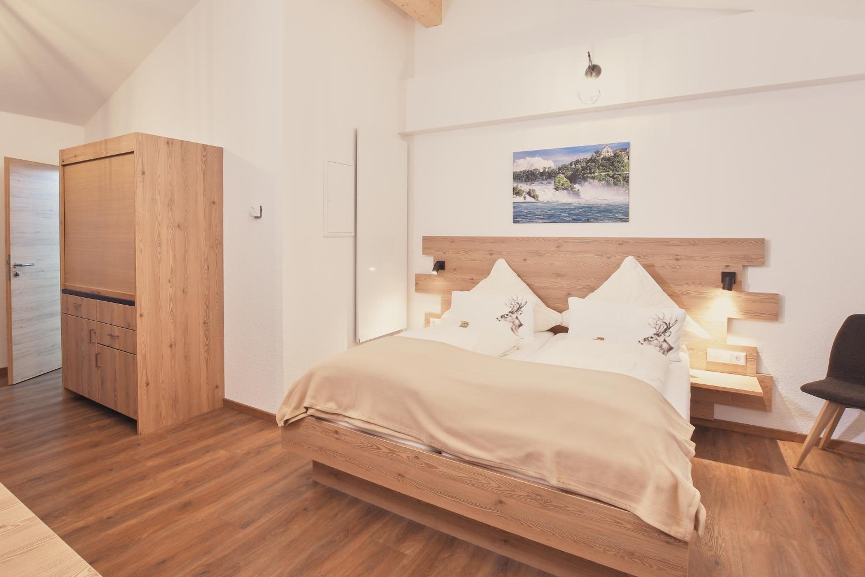 Deluxe Double Room - Photo 8