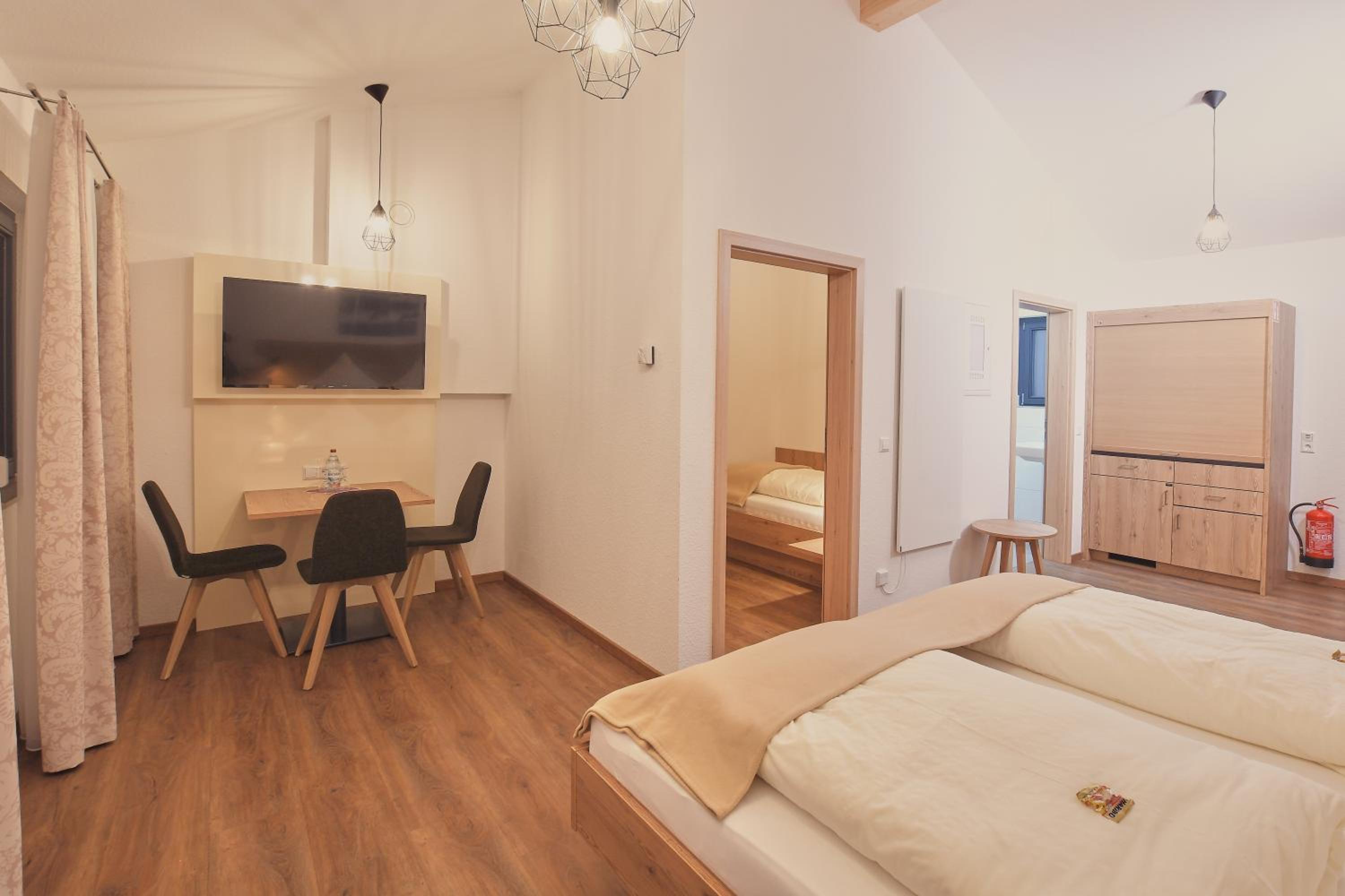 Deluxe Double Room - Photo 15