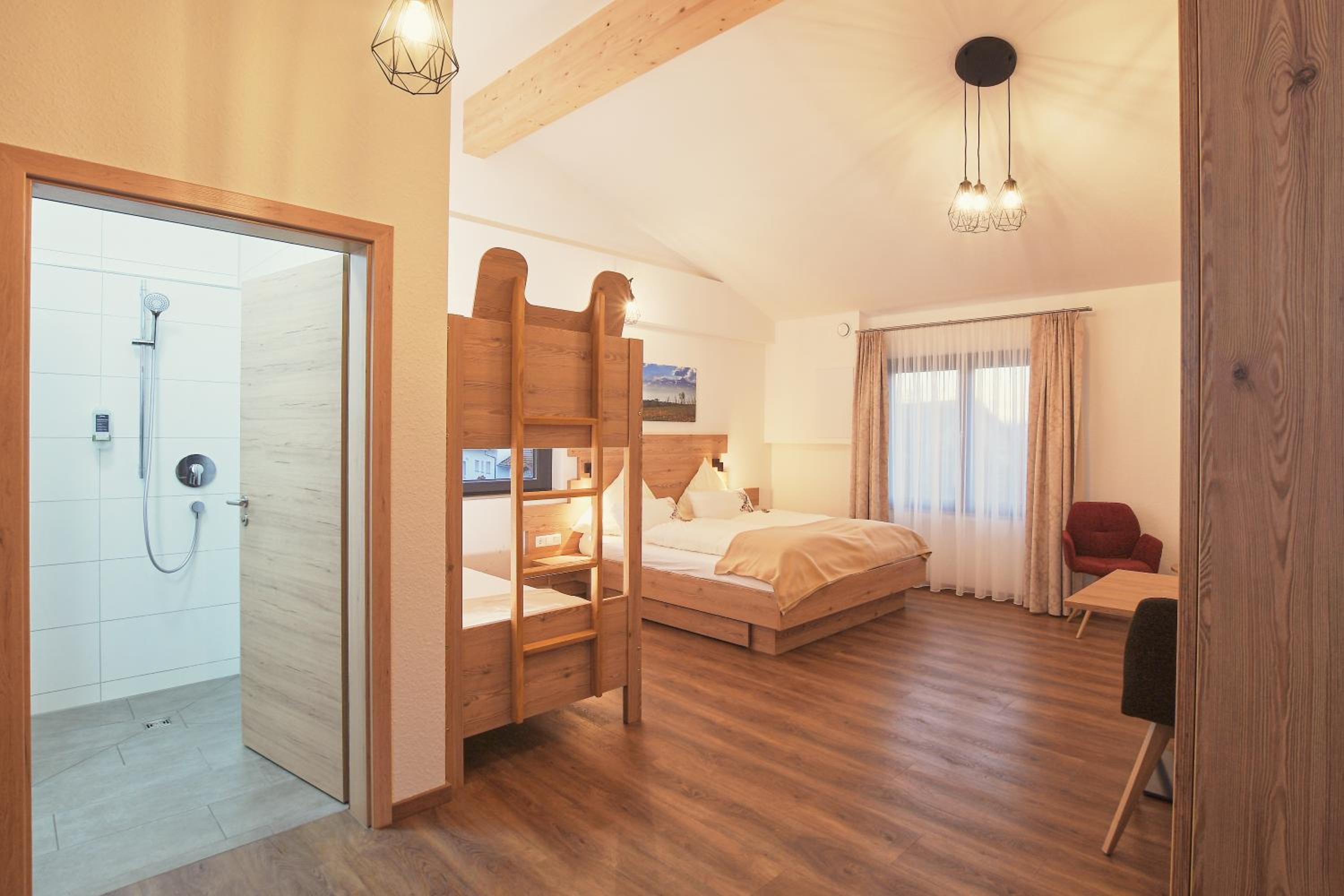 Deluxe Double Room - Photo 18