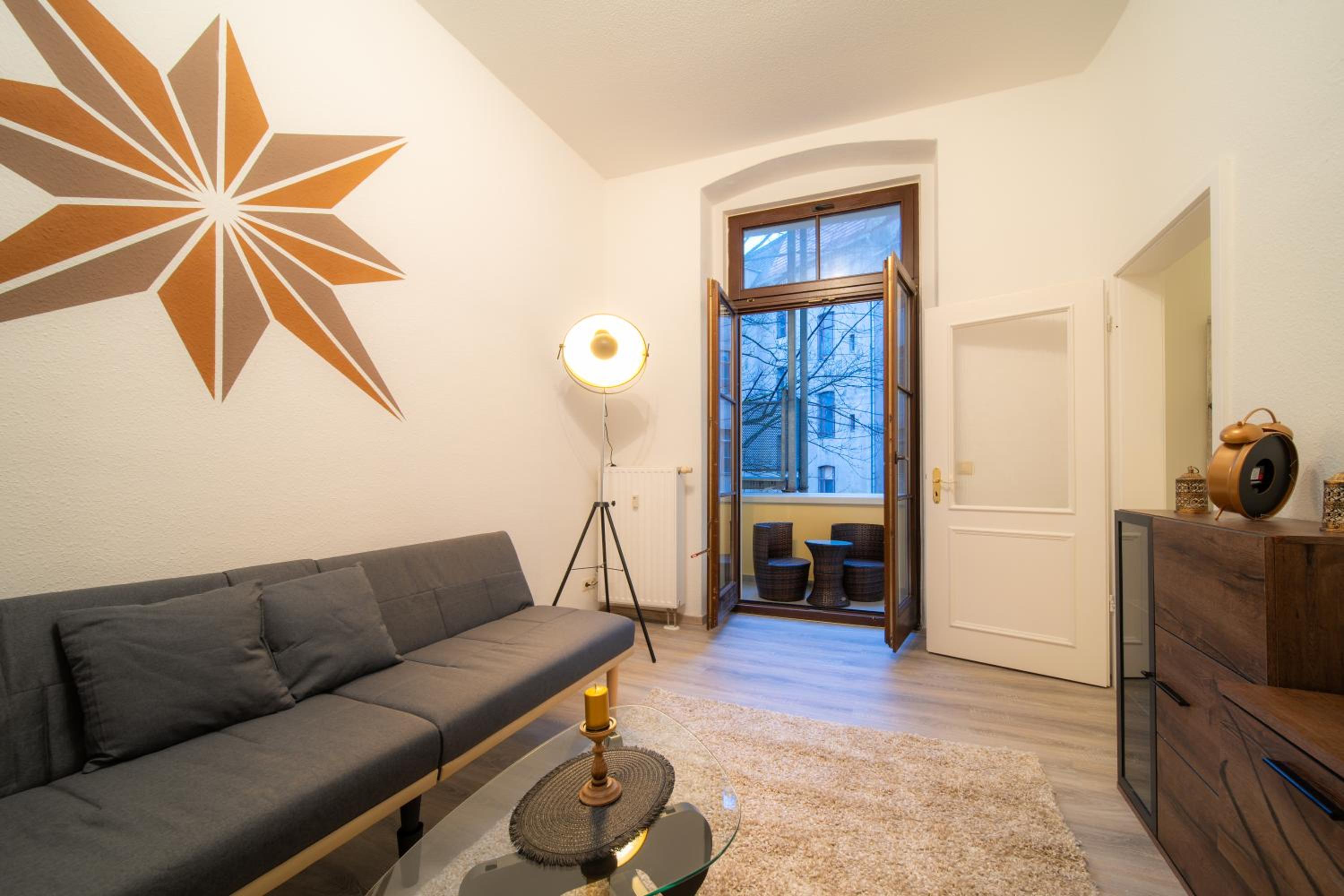 One-Bedroom Apartment photo 1