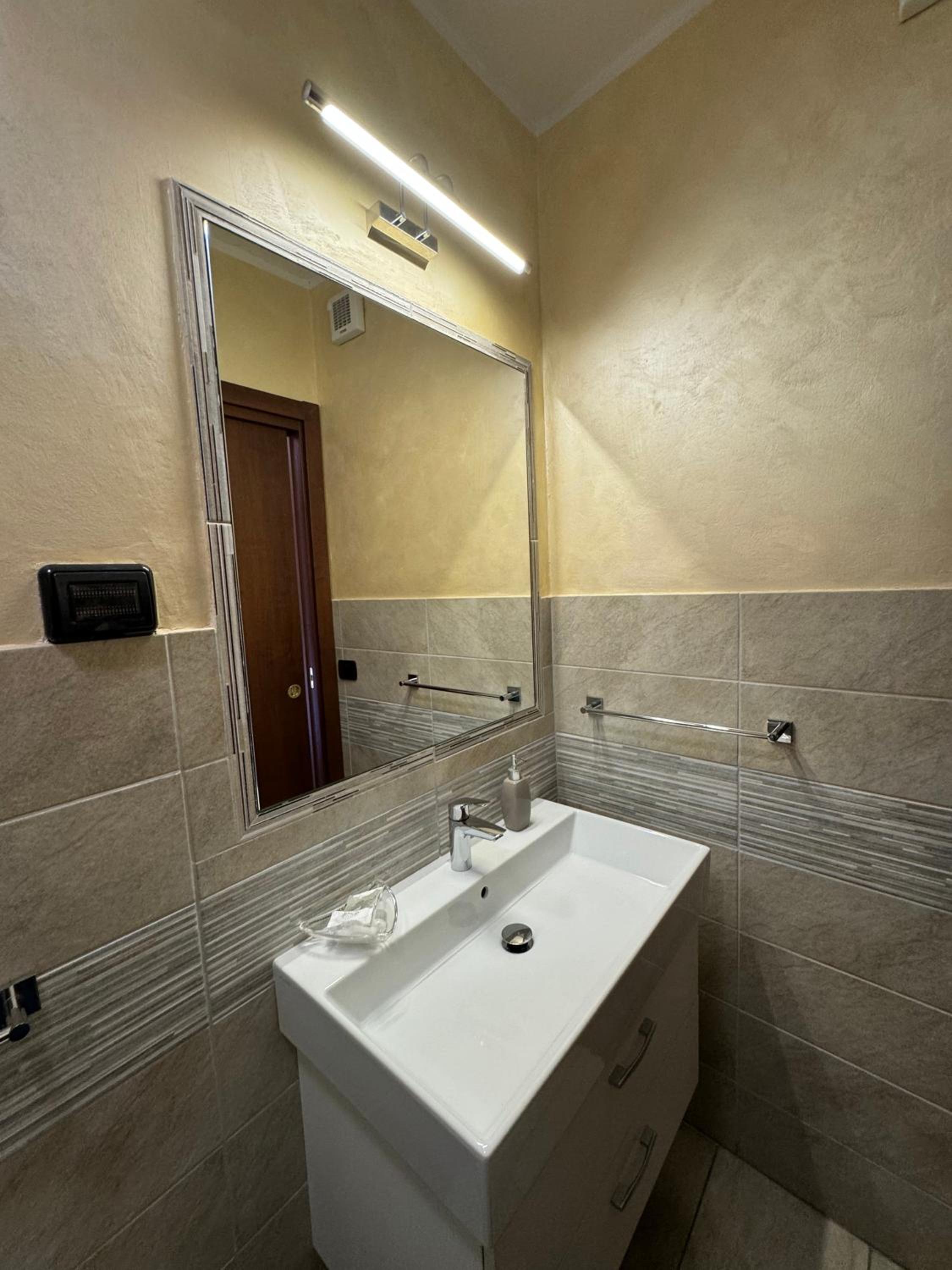 Deluxe Double Room with Sea View - Photo 6