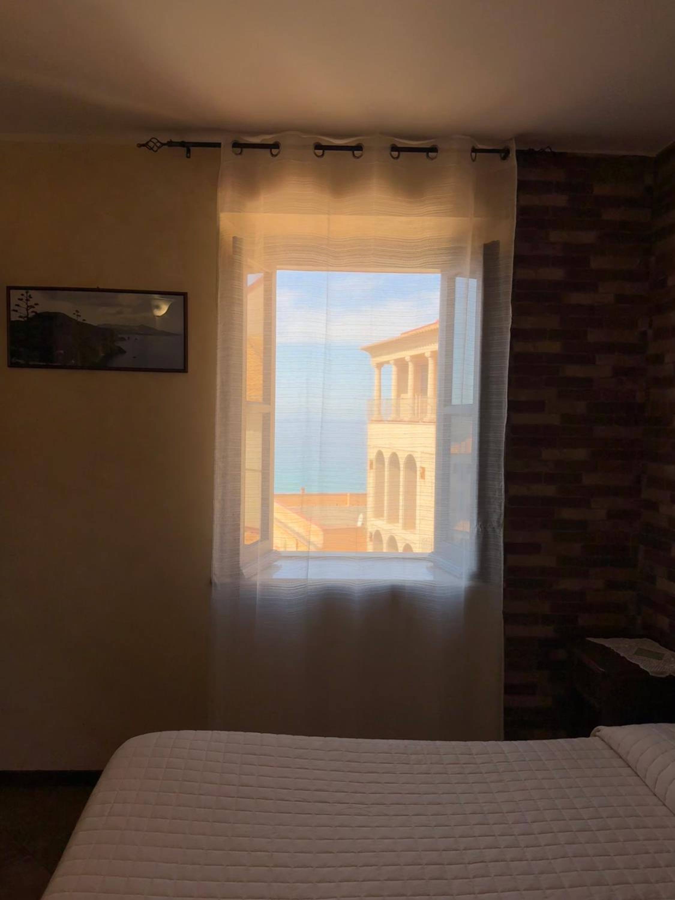 Deluxe Double Room with Sea View - Photo 8