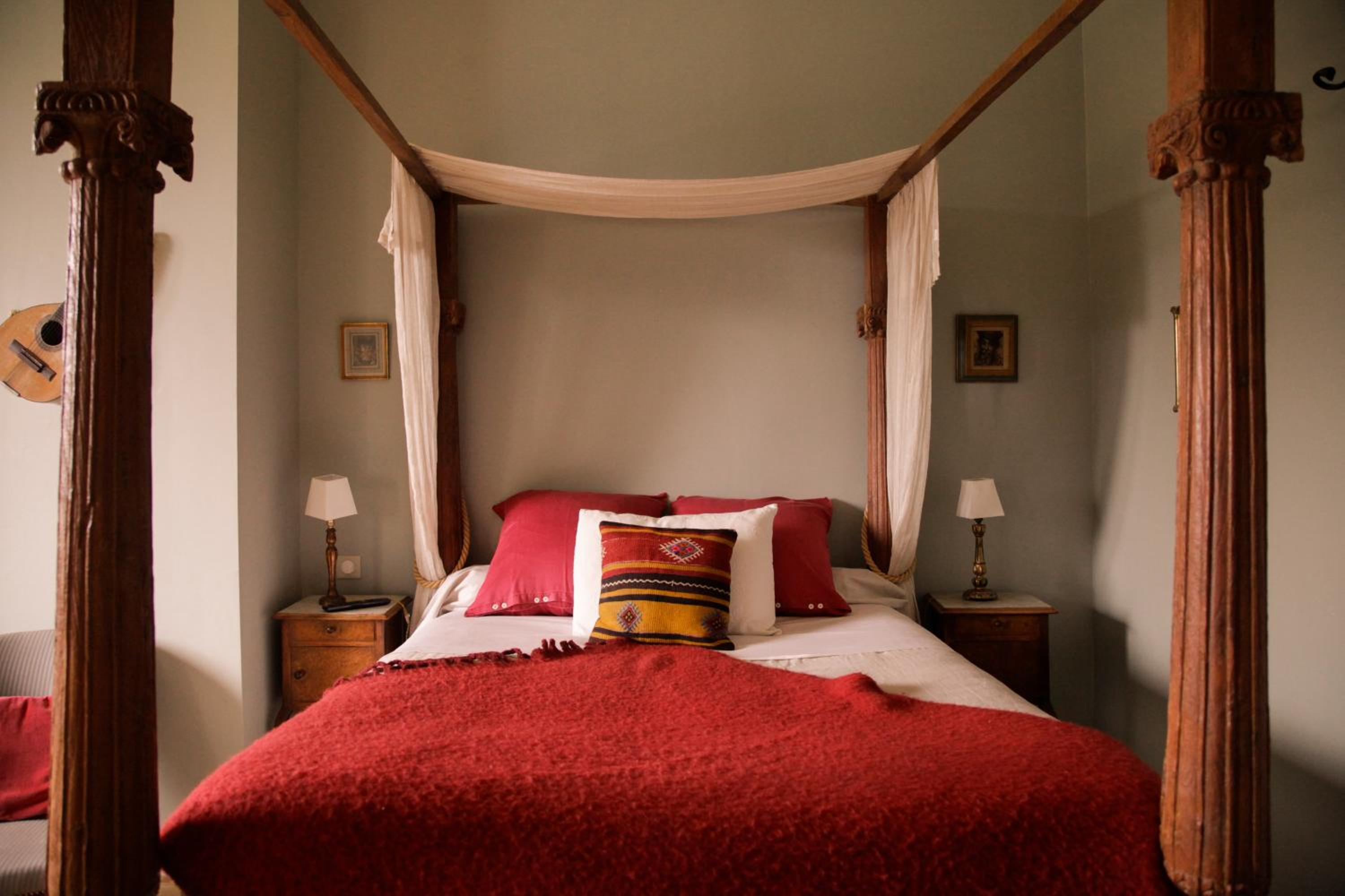 Double Room with Bath - Photo 3