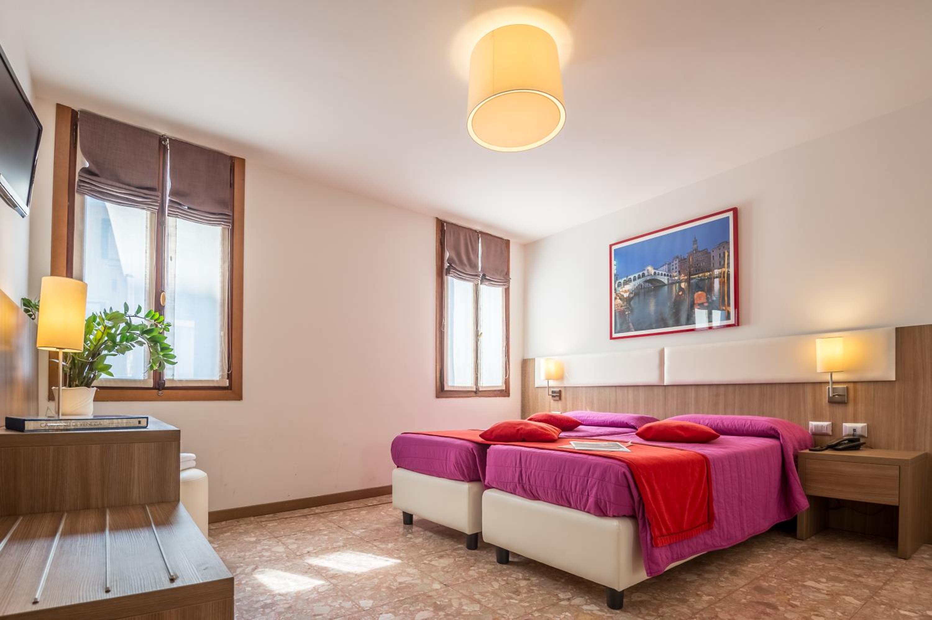 Double or Twin Room photo 3