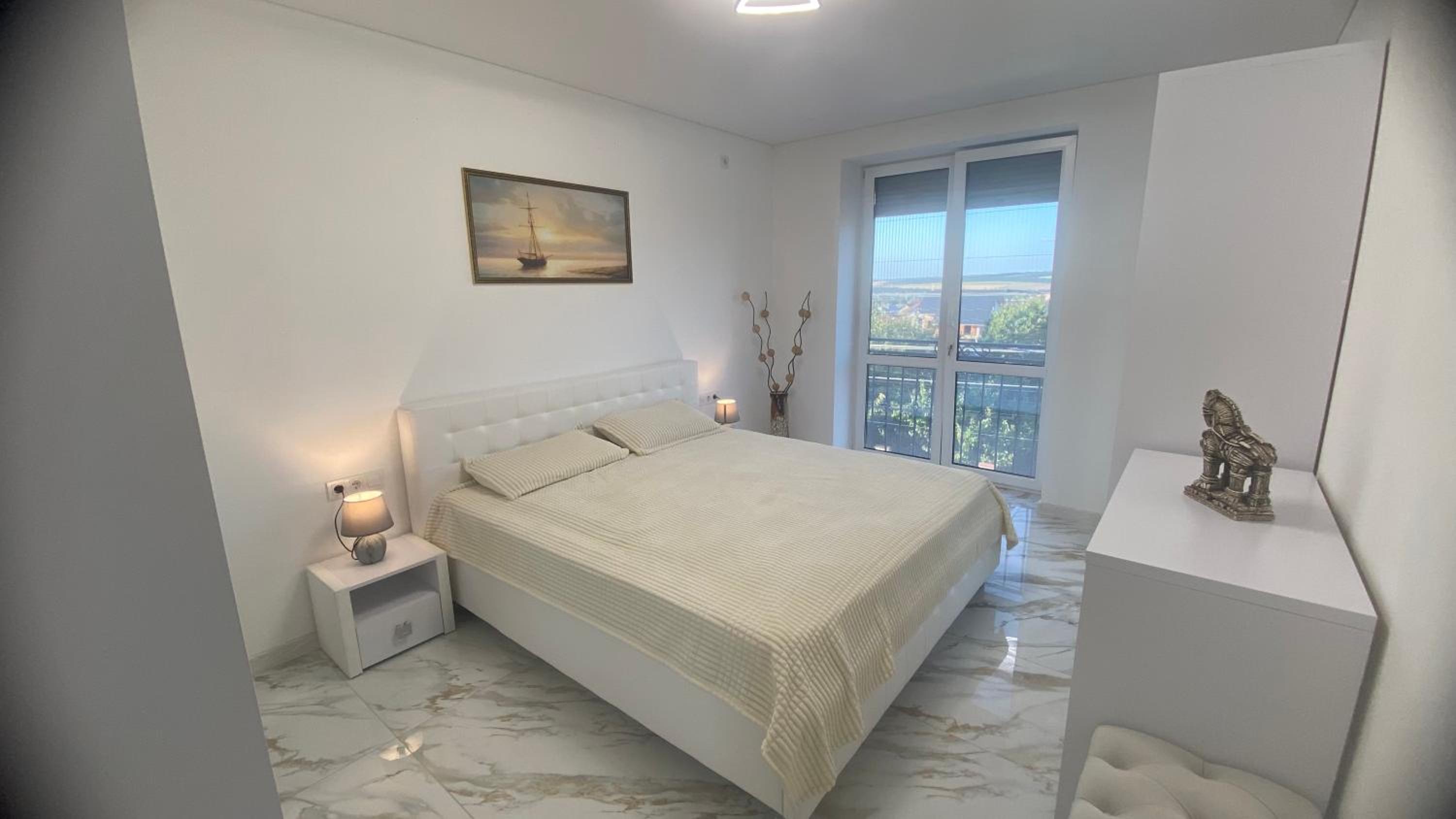 One-Bedroom Apartment photo 2
