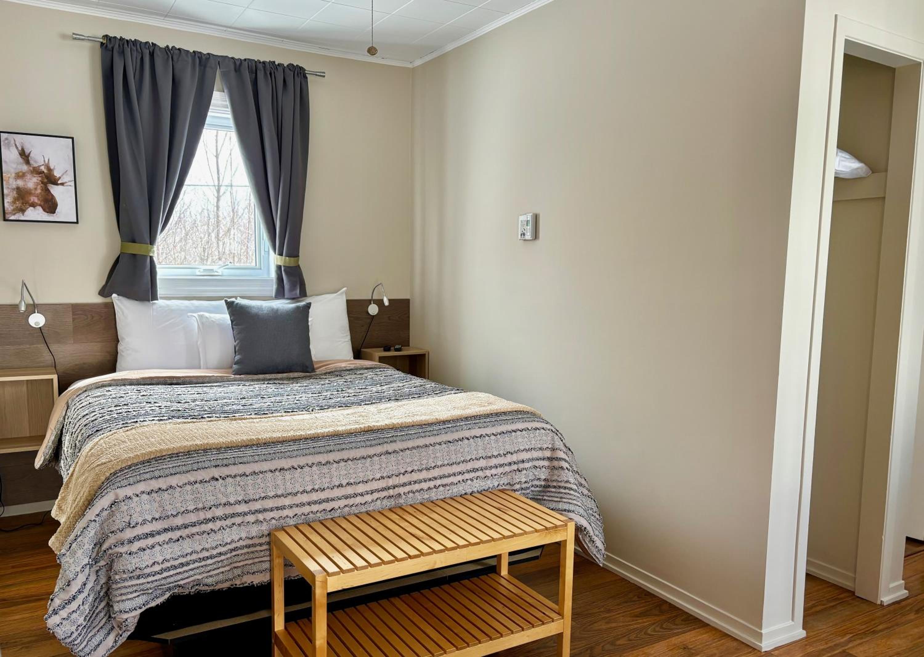 Small Queen Room