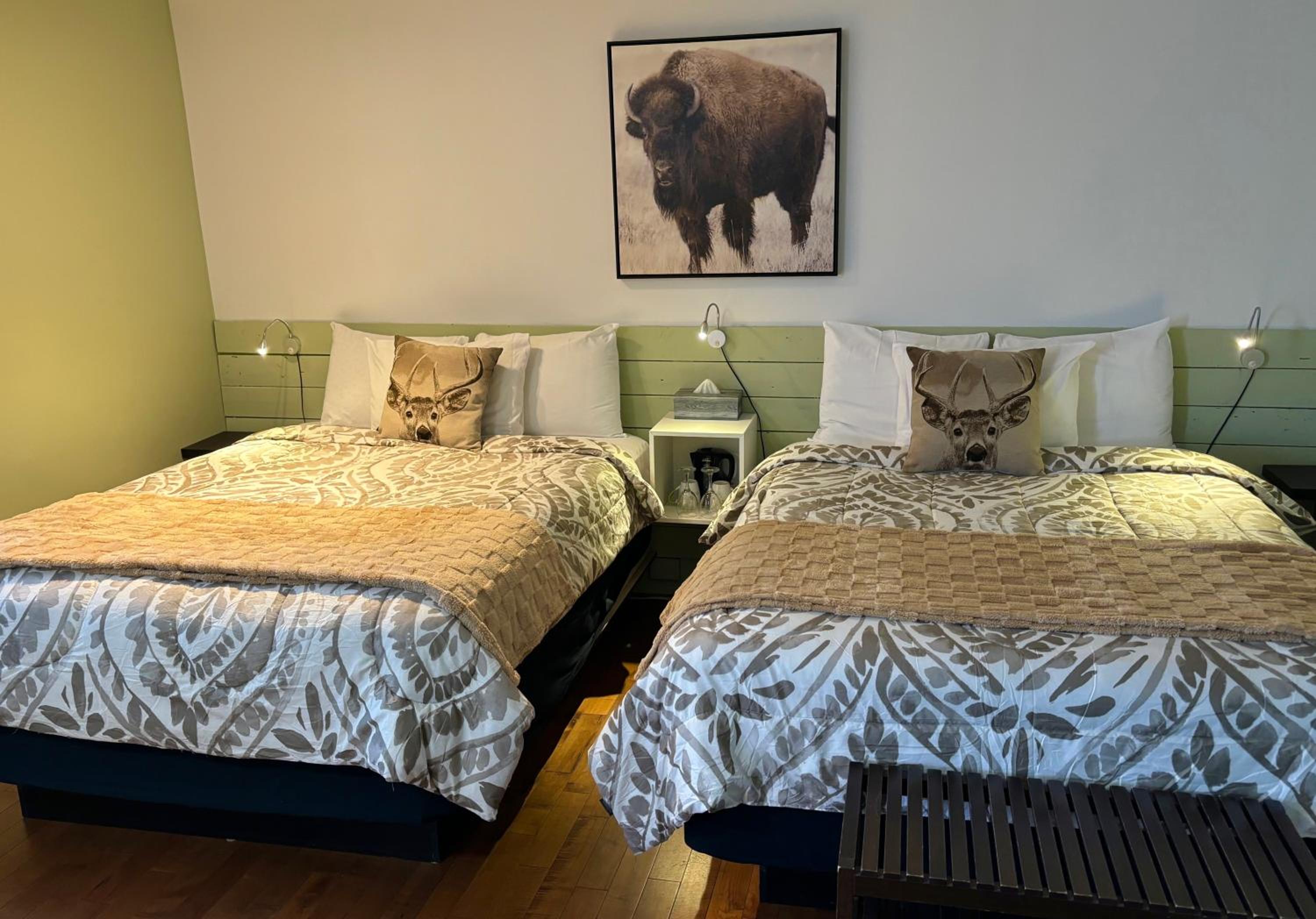 Queen Room with Two Queen Beds photo 2