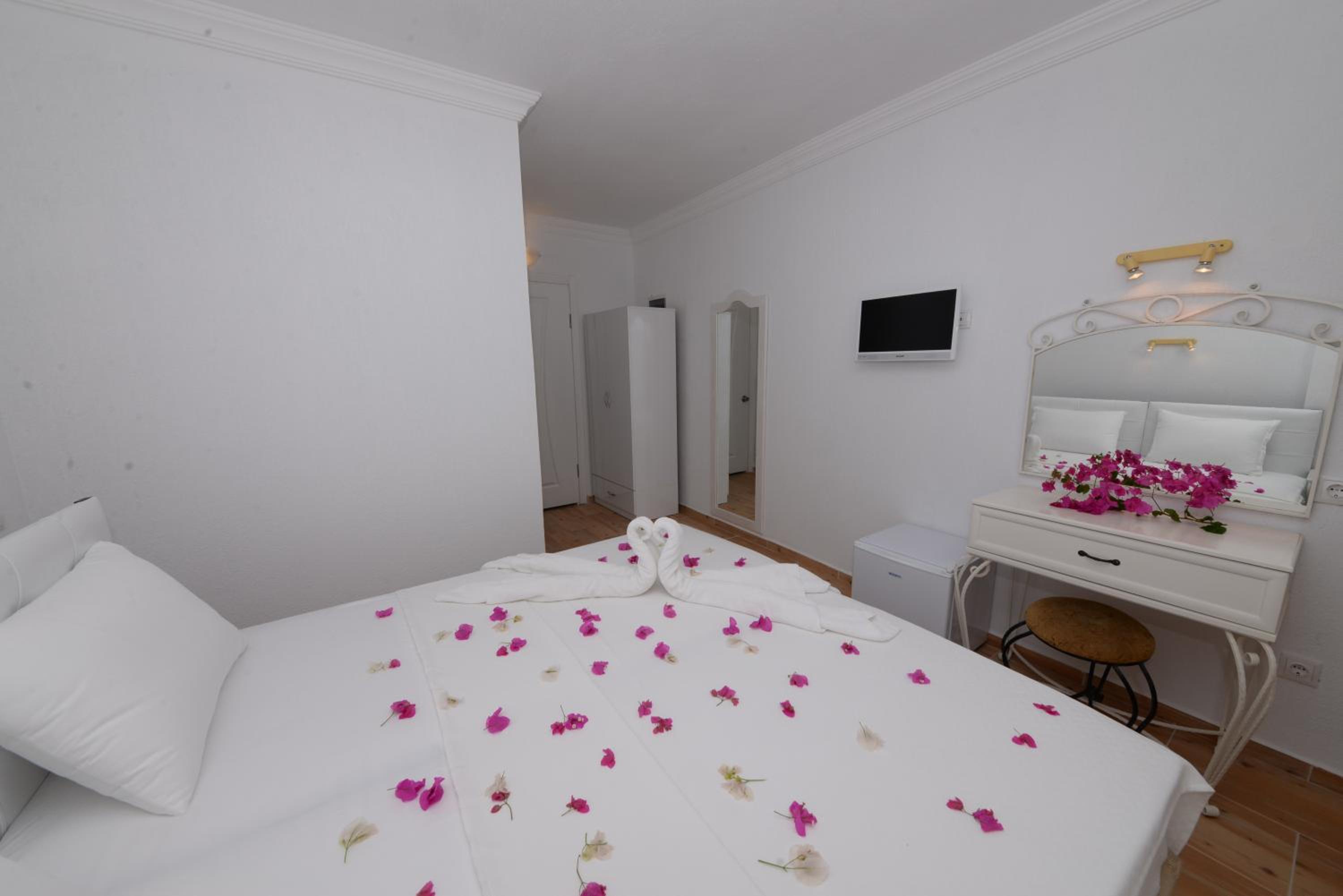 Classic Double or Twin Room photo 3