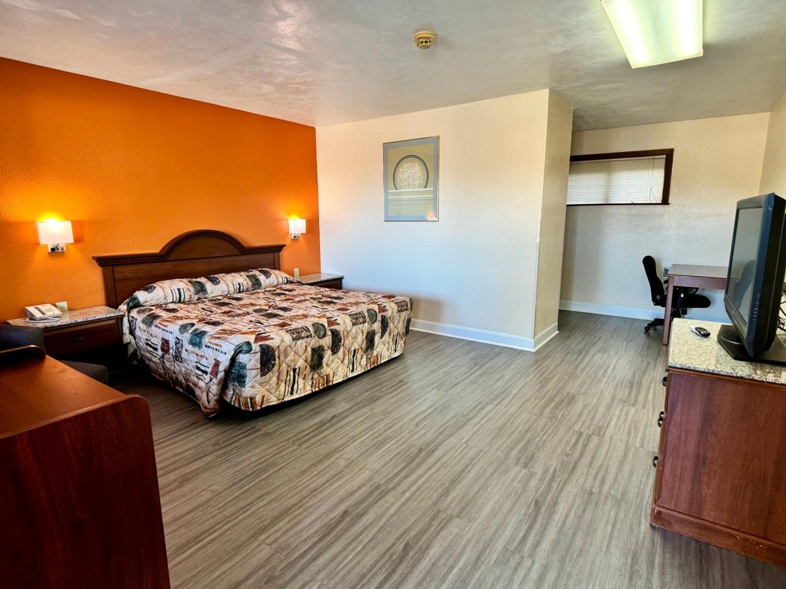 King Room - Non-Smoking - Photo 1