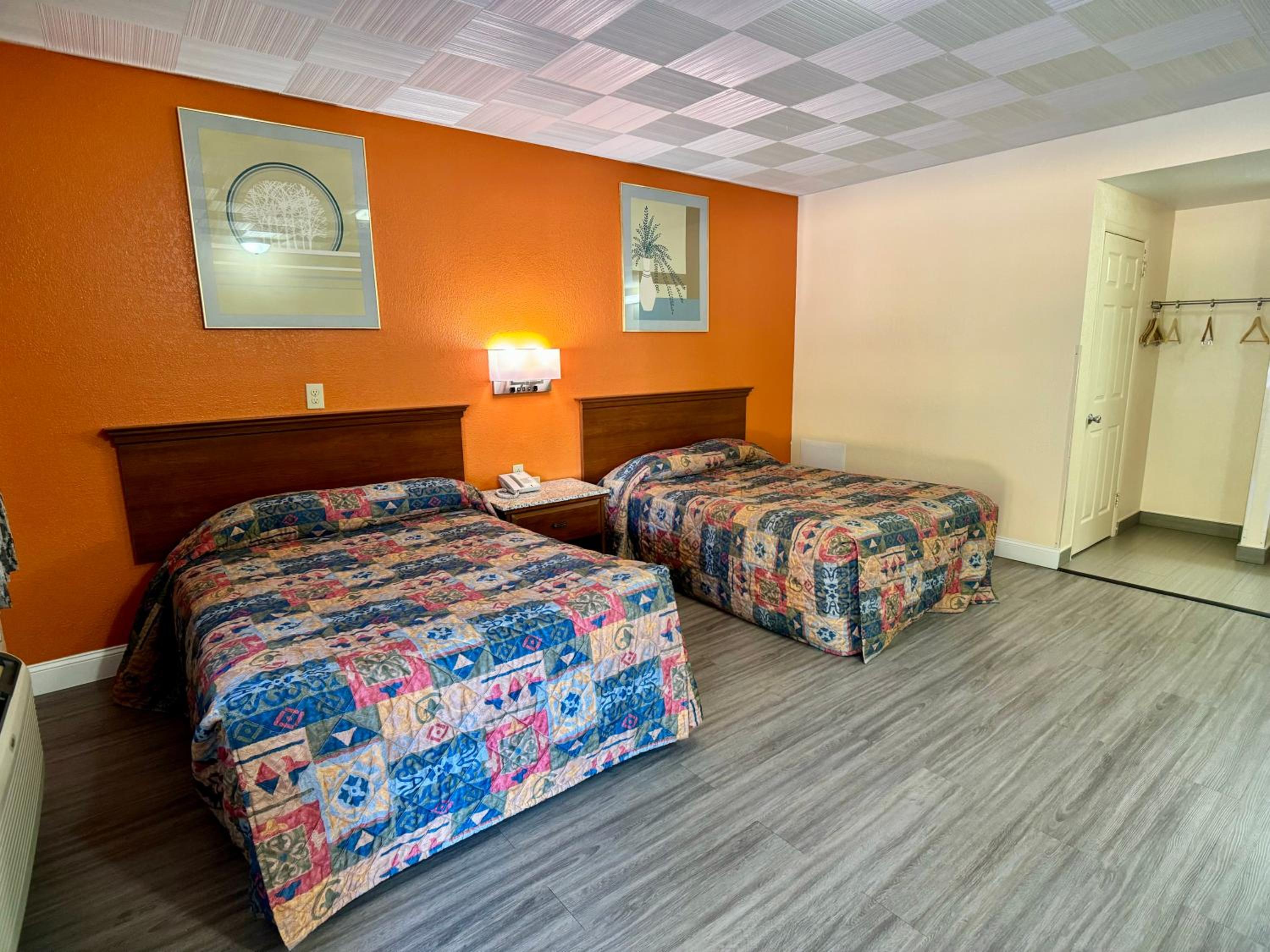 Double Room with Two Double Beds - Non-Smoking - Photo 3